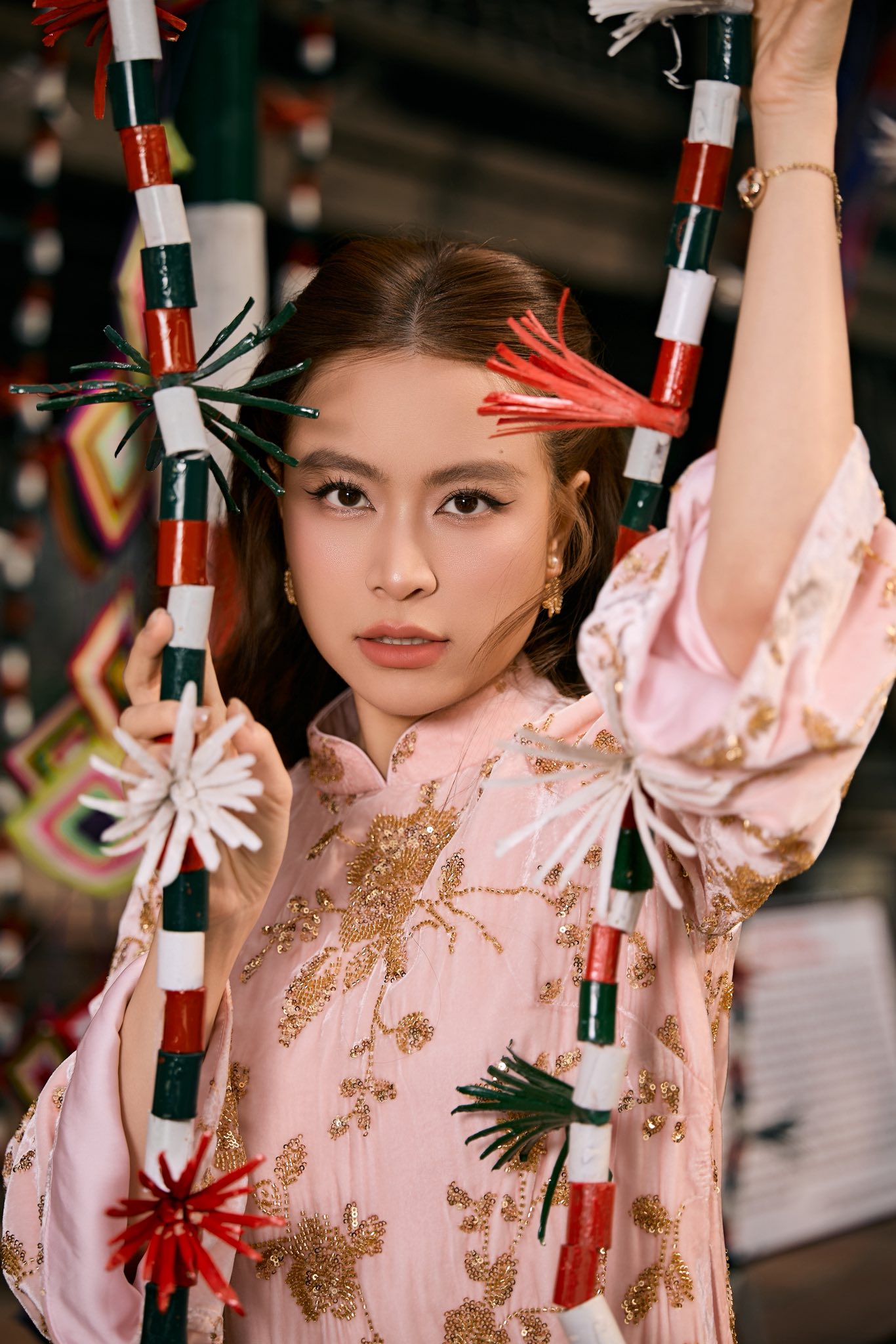 Hoàng Thùy Linh chưa phát hành thêm album phòng thu mới, nhưng duy trì sự hiện diện ổn định thông qua loạt sân khấu lớn nhỏ (ảnh: FBNV)