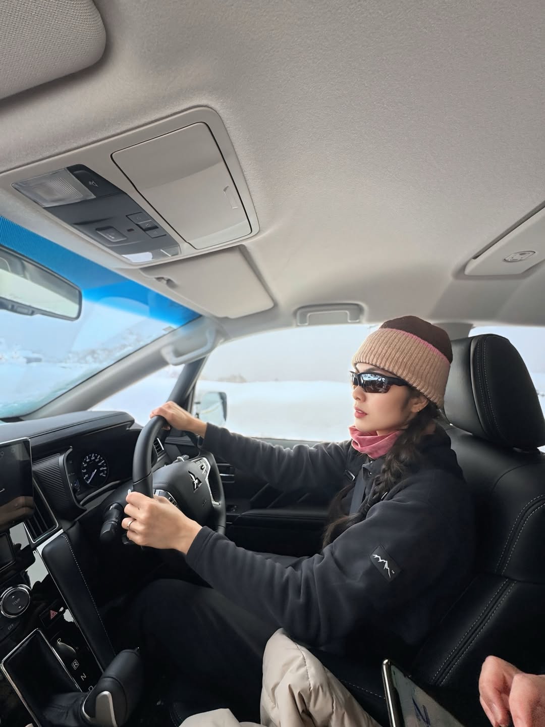 Cảnh trái ngược của 2 con dâu nhà tỷ phú Johnathan Hạnh Nguyễn