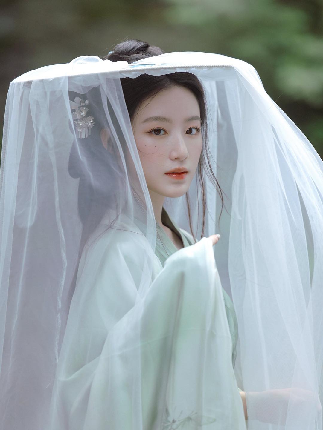 Bộ ảnh cổ trang gây sốt của Shuhua (ảnh: Weibo)