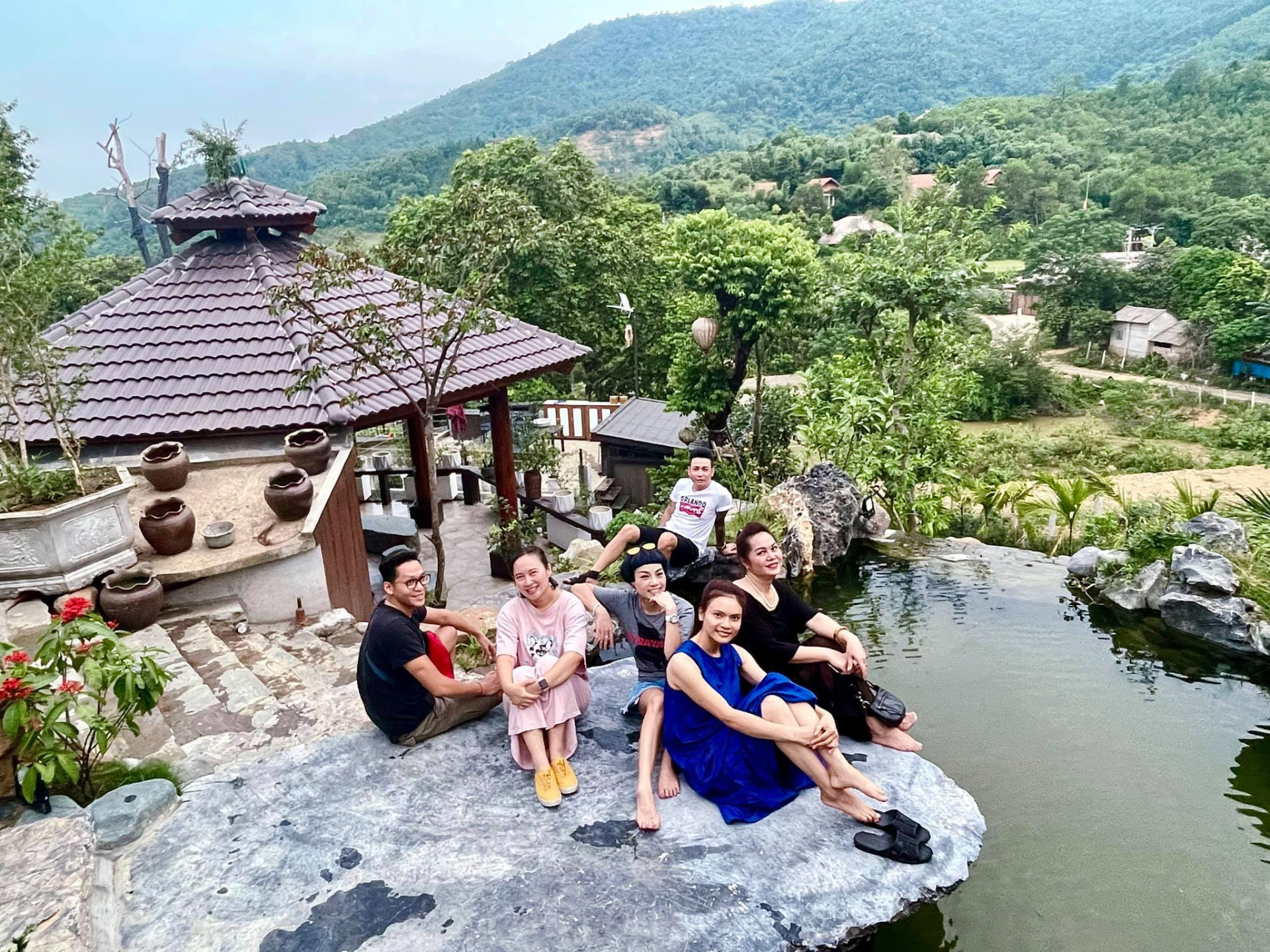 Phạm Phương Thảo rời trung tâm thành phố để chuyển về sinh sống tại một khu nhà vườn rộng khoảng 8.000 m² (Ảnh: Facebook)