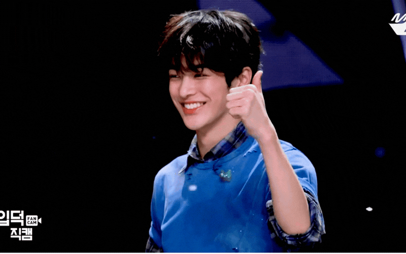 Showbiz có mỹ nam 16 tuổi đẹp như mơ, cả triệu người nguyện bảo vệ nụ cười toả nắng