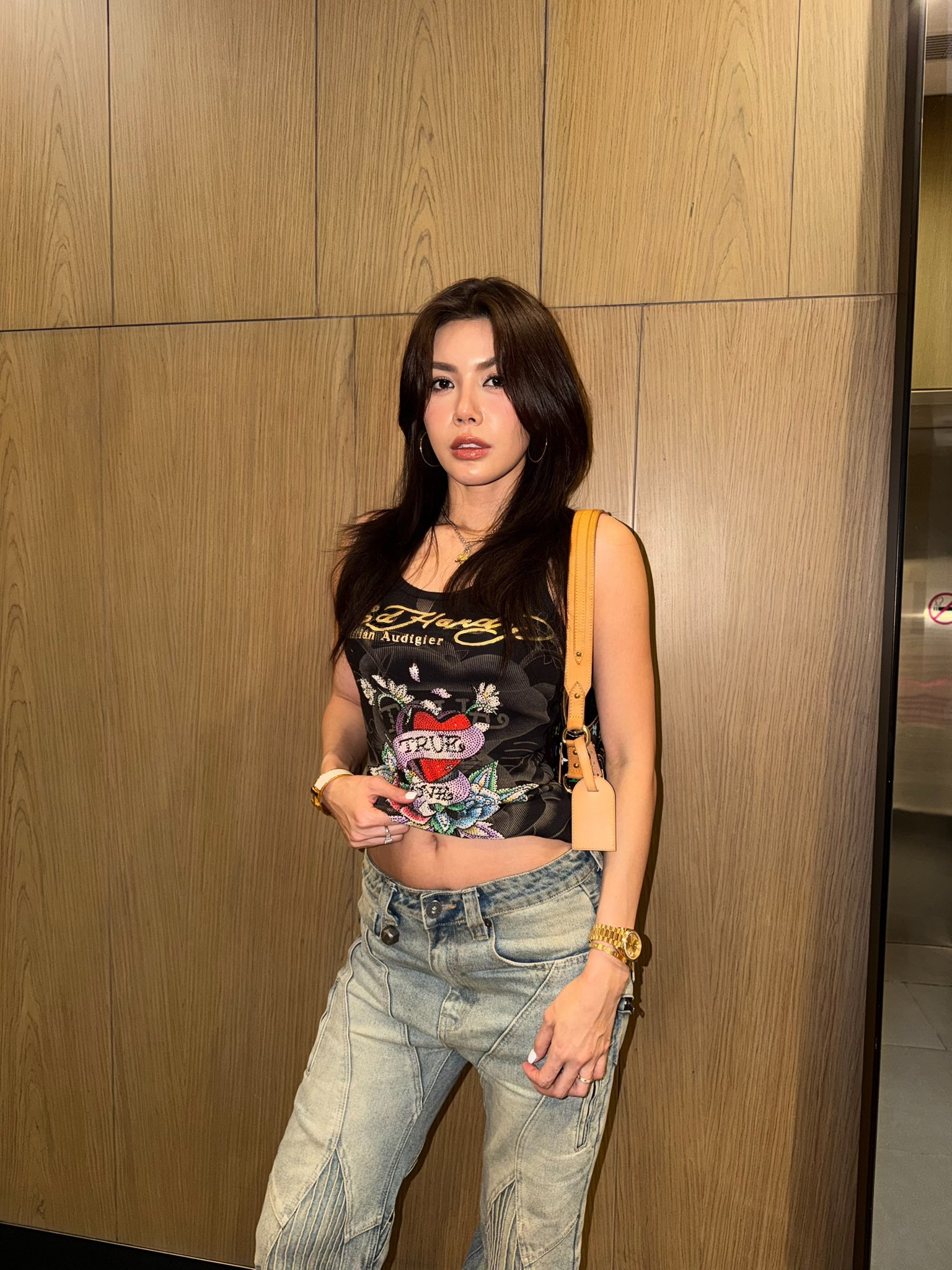 Lương Thuỳ Linh mong khán giả nhìn nhận sự việc nhẹ nhàng hơn, khẳng định Minh Tú là người rất dịu dàng và ấm áp (ảnh: FBNV)