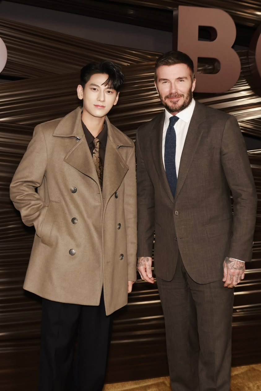 Mới đây nhất, Isaac tham gia Milan Fashion Week, khung hình chung với David Beckham bùng nổ MXH (ảnh: FBNV)