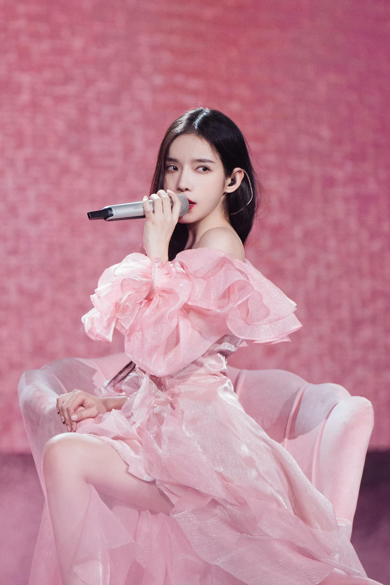 Trong vai trò nhạc sĩ, LyLy đứng sau loạt hit quen thuộc (ảnh: FB)