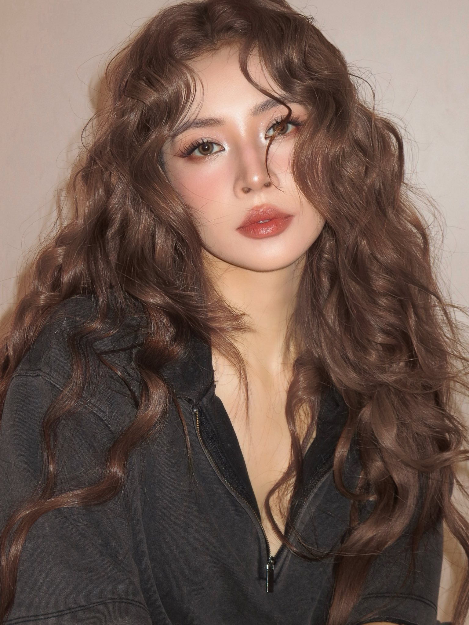 Trong loạt hình mới, gương mặt Chi Pu được nhận xét đạt đến độ hoàn mỹ, thậm chí nhiều ý kiến ví von “siêu thực như AI” (ảnh: IGNV)