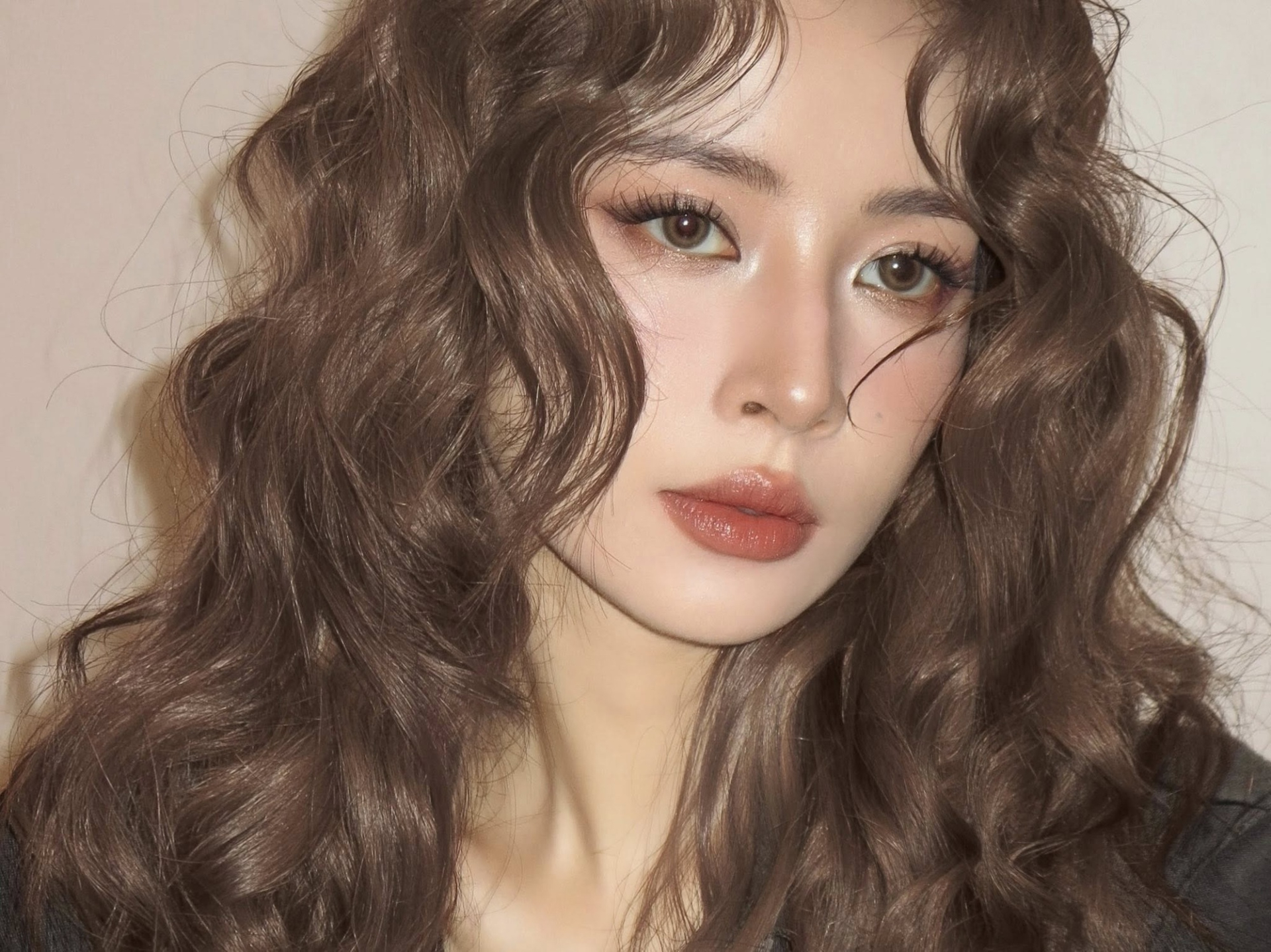 Mỹ nhân đẹp nhất Việt Nam: Nhan sắc ngày càng siêu thực, một lần “chiến” quốc tế thay đổi cả bộ mặt Vbiz