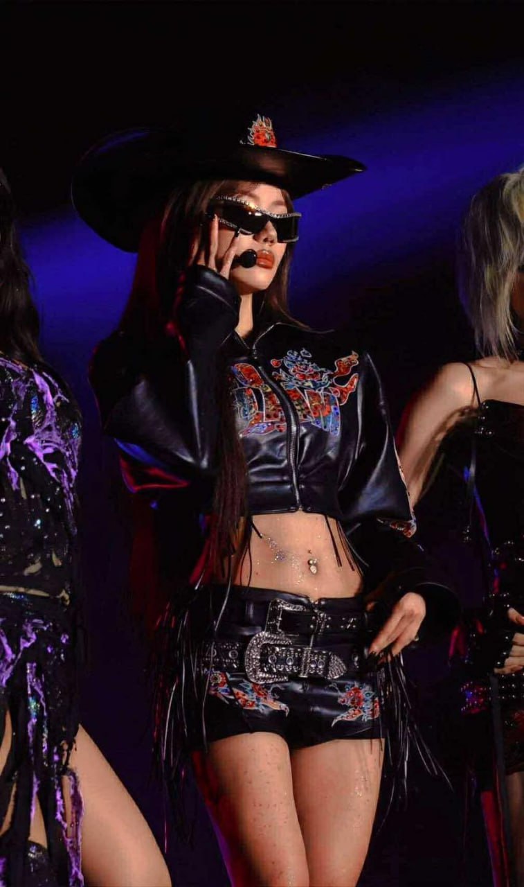 Năm 2025, Phương Ly nhuộm da nâu, theo đuổi phong cách cá tính, quyến rũ (ảnh: FBNV)