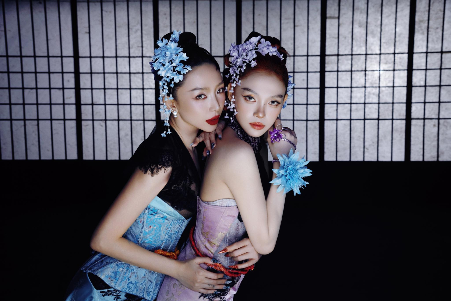 Tuy nhiên, cũng có nhiều ý kiến cho rằng phần nhạc của Minh Hằng ở sản phẩm này mang tính thử nghiệm cao, khá kén người nghe, khó để bùng nổ nhạc số