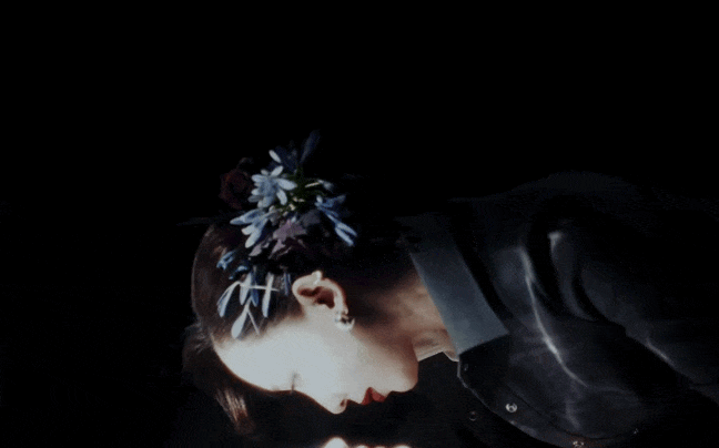 Tóc Tiên xuất hiện gây sốt