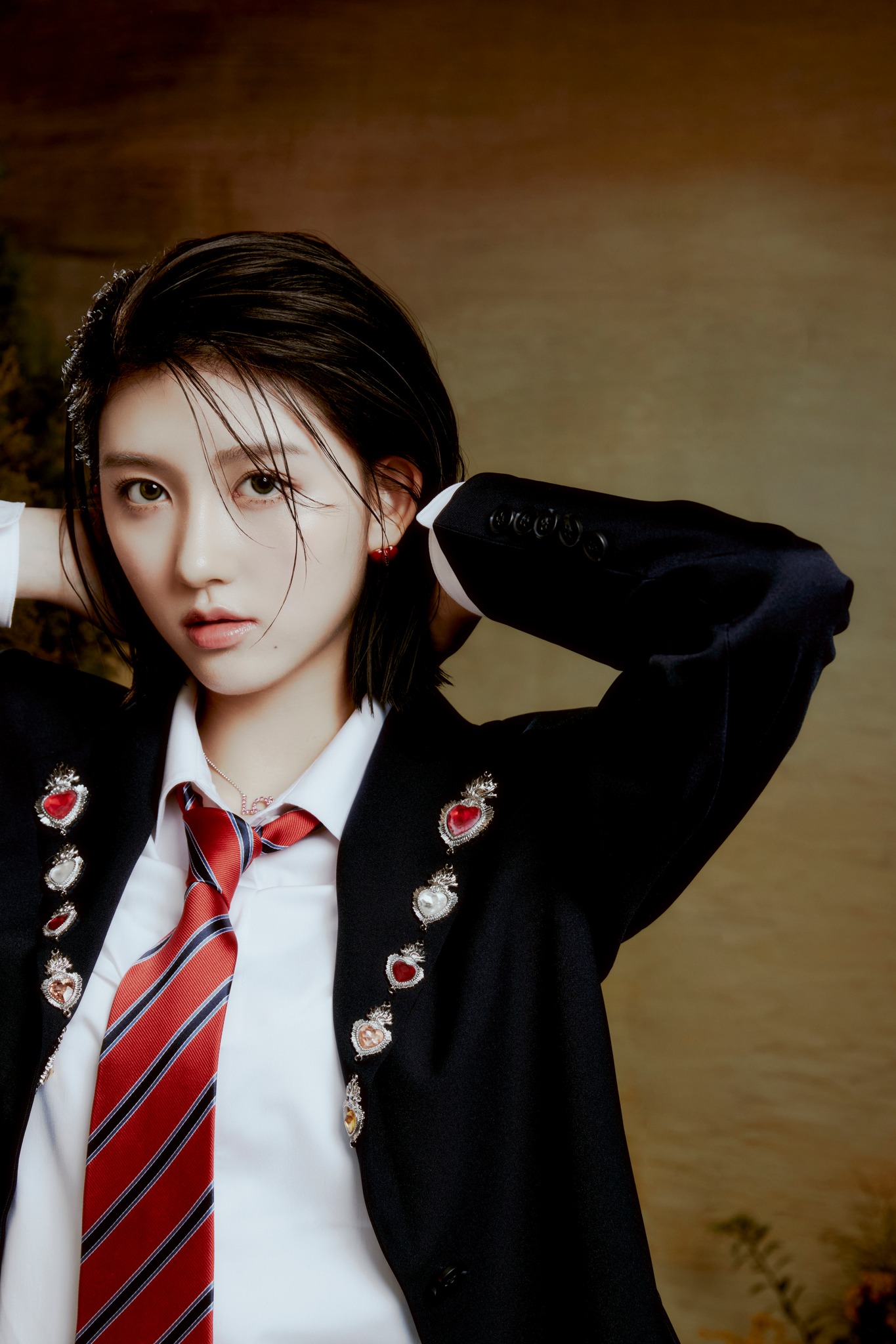 Mái tóc ngắn của Gaeul trong giai đoạn quảng bá Love Dive từng tạo hiệu ứng tích cực, góp phần giúp hình ảnh cá nhân của cô trở nên khác biệt (ảnh: Starship)