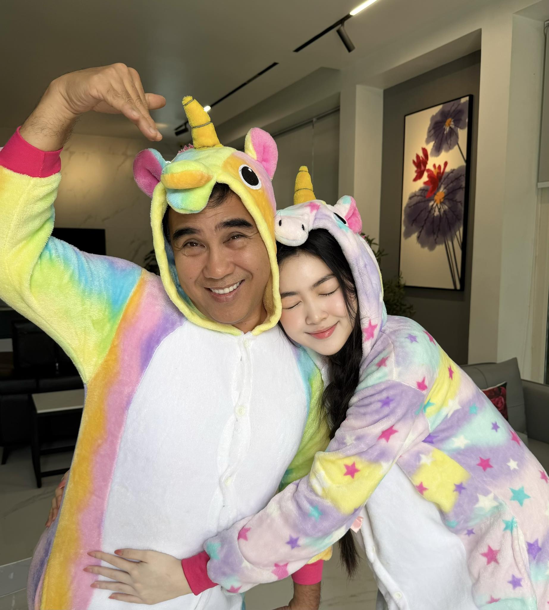 MC Quyền Linh và con gái