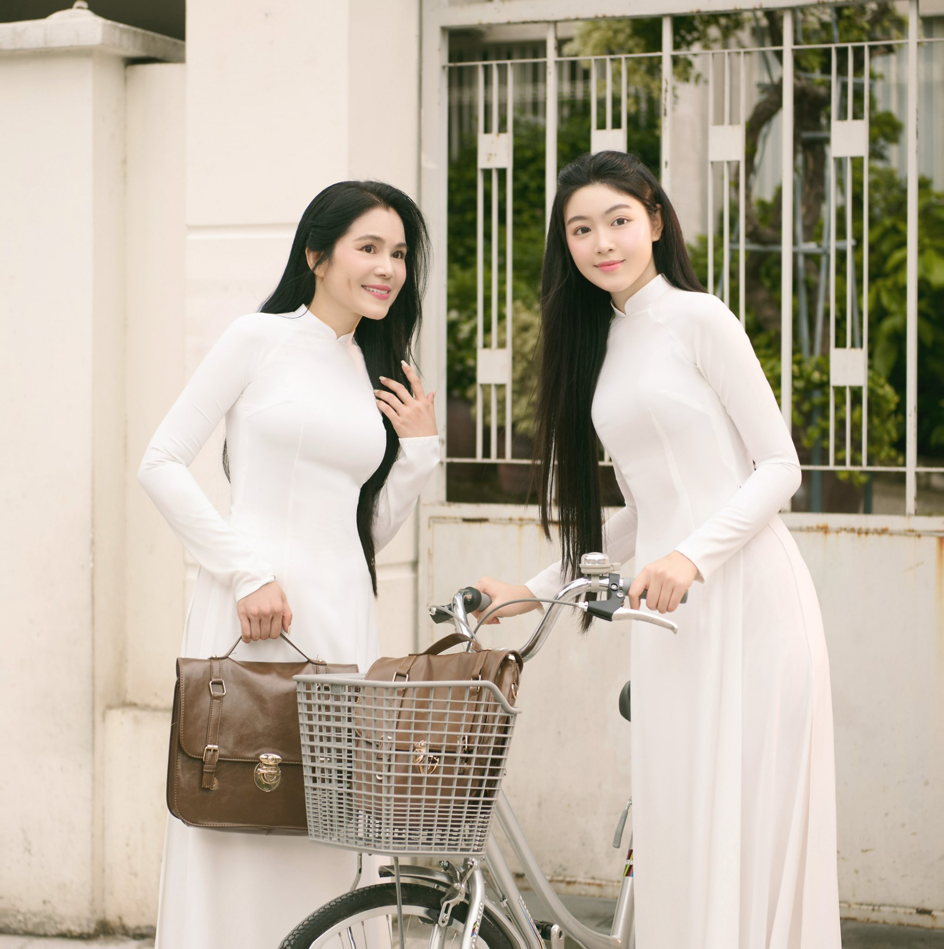 Khách Tây xếp hàng xem Lọ Lem chụp ảnh, về nước kể 