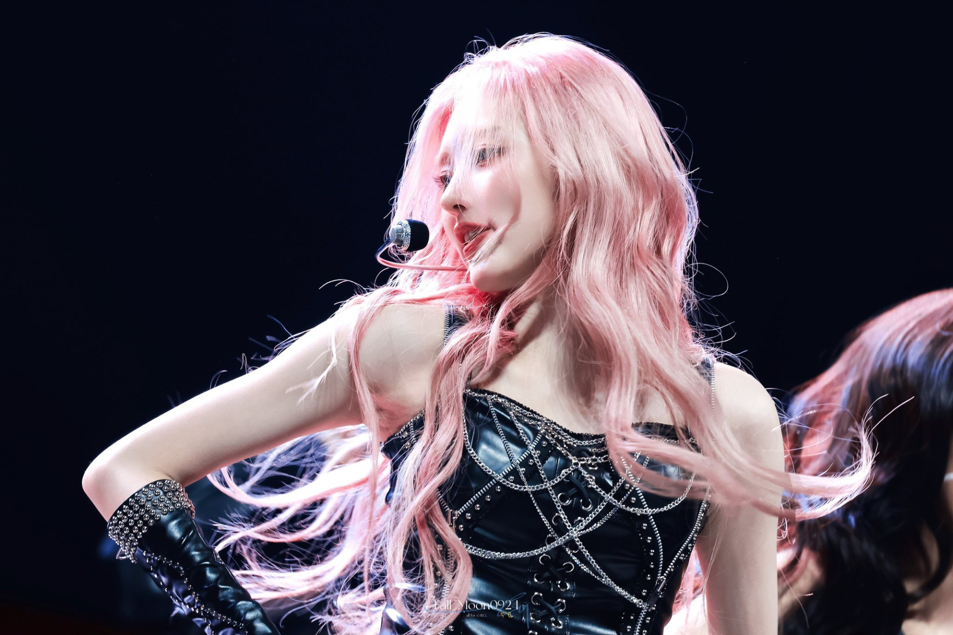 Mỹ nhân “hiểu chuyện đến đau lòng”: Nhan sắc thần thái không thua kém công chúa Kpop, phải lùi bước để nhường spotlight