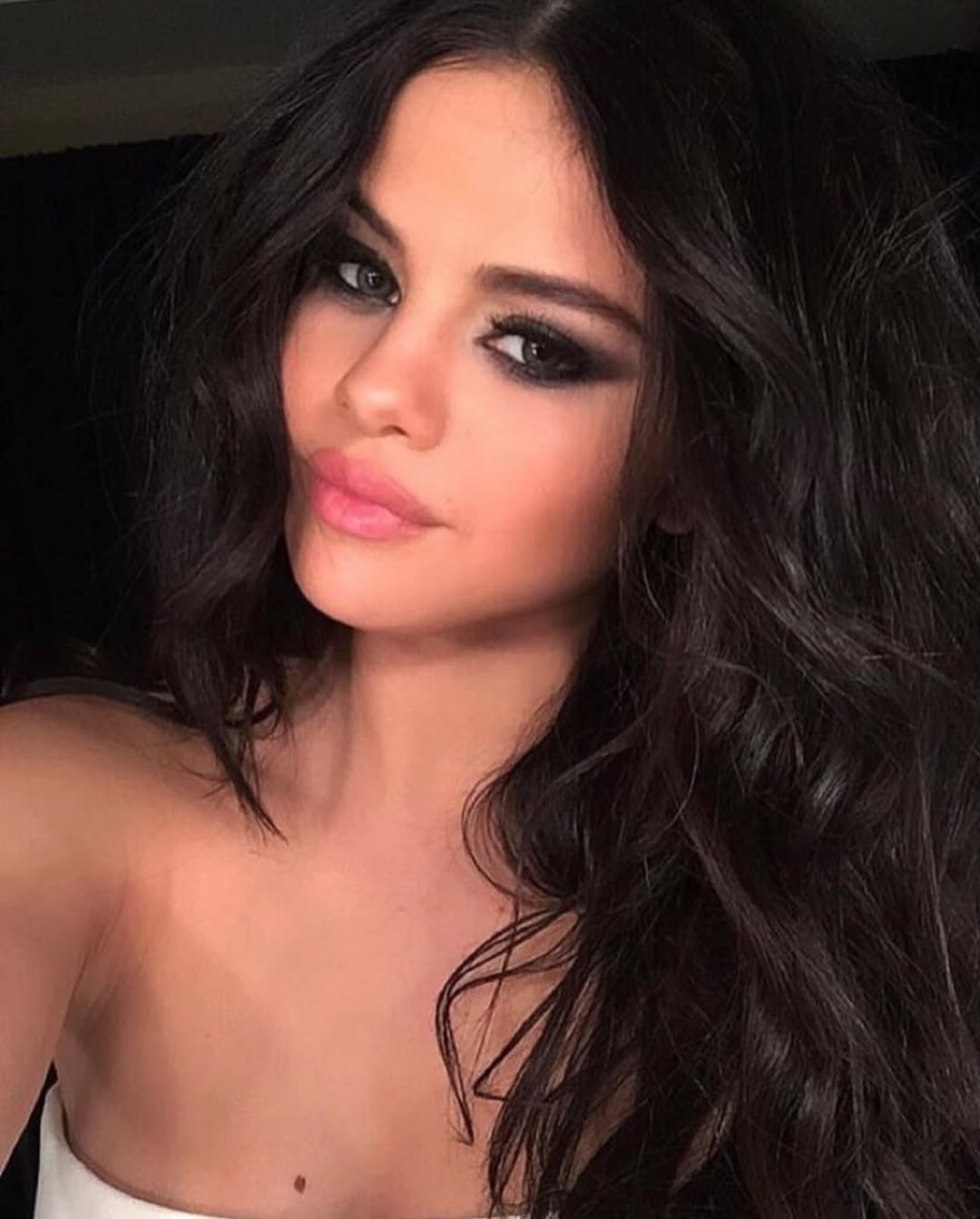Selena Gomez thường được các trang truyền thông ca ngợi là mỹ nhân đẹp nhất (ảnh: IG)