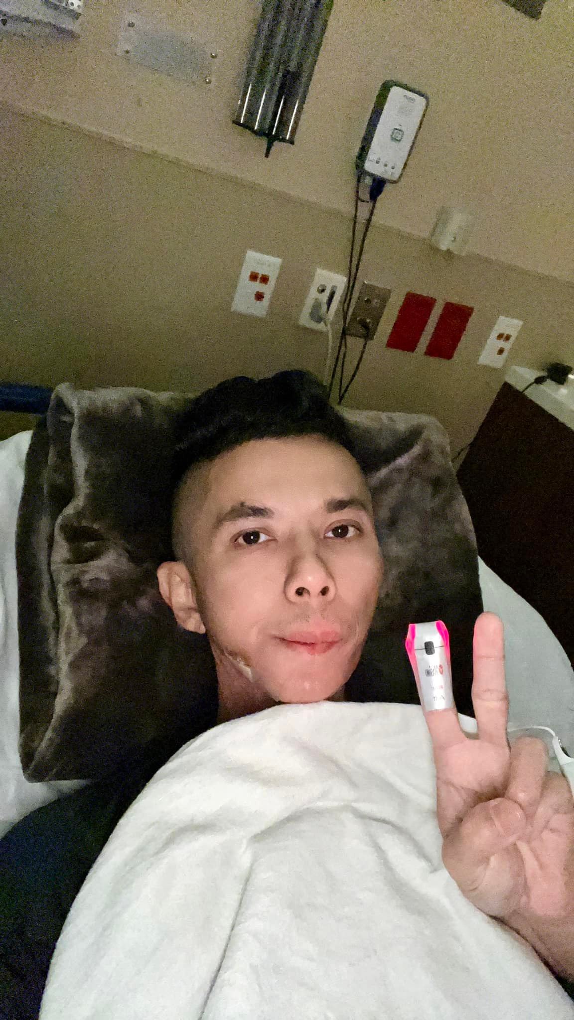 Kasim Hoàng Vũ trải qua nhiều đợt phẫu thuật, có lúc phải cấp cứu vì sức khoẻ yếu (Ảnh: Tổng hợp) 