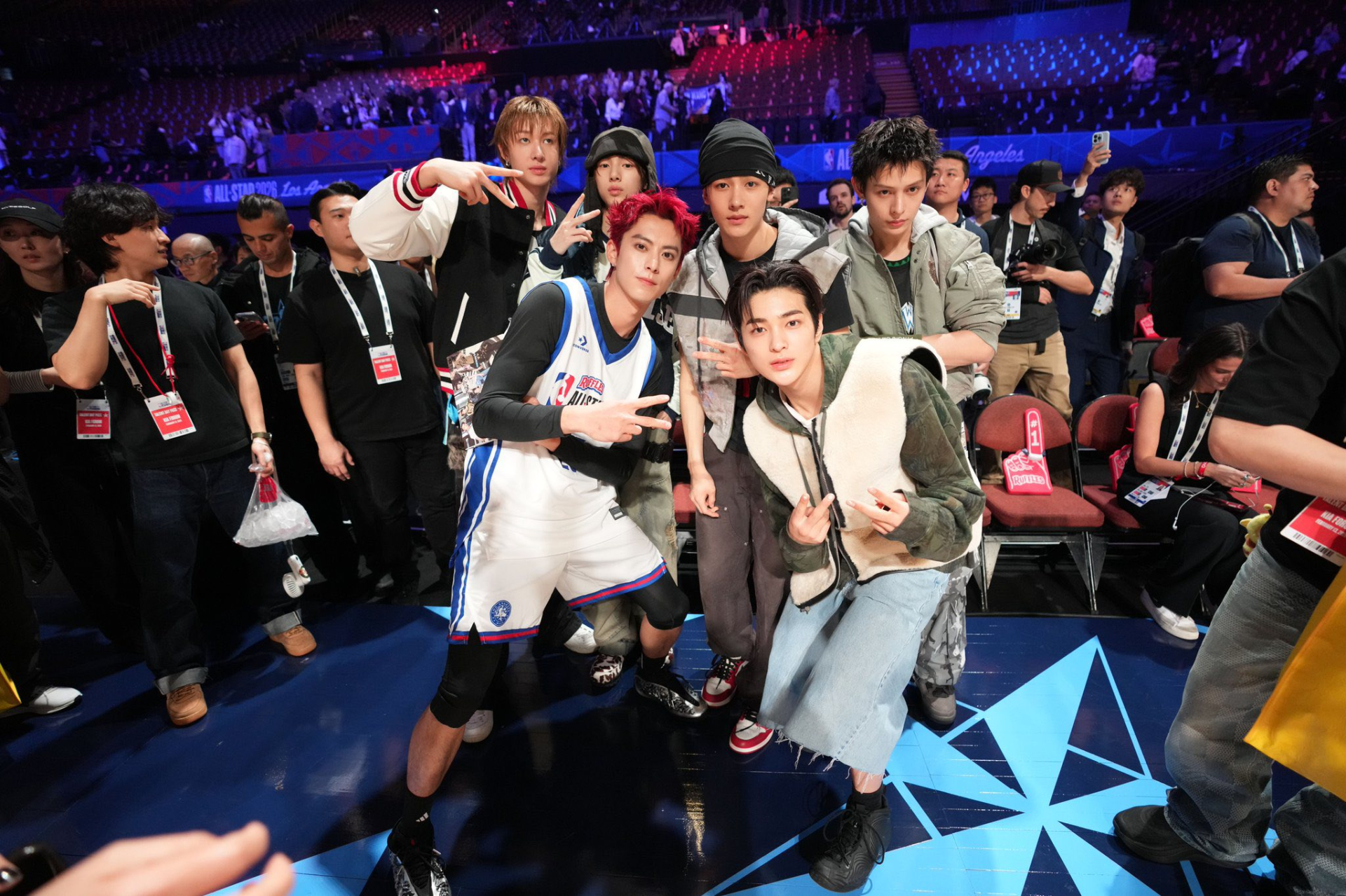 CORTIS và Vương Hạc Đệ ở NBA (ảnh: IG)