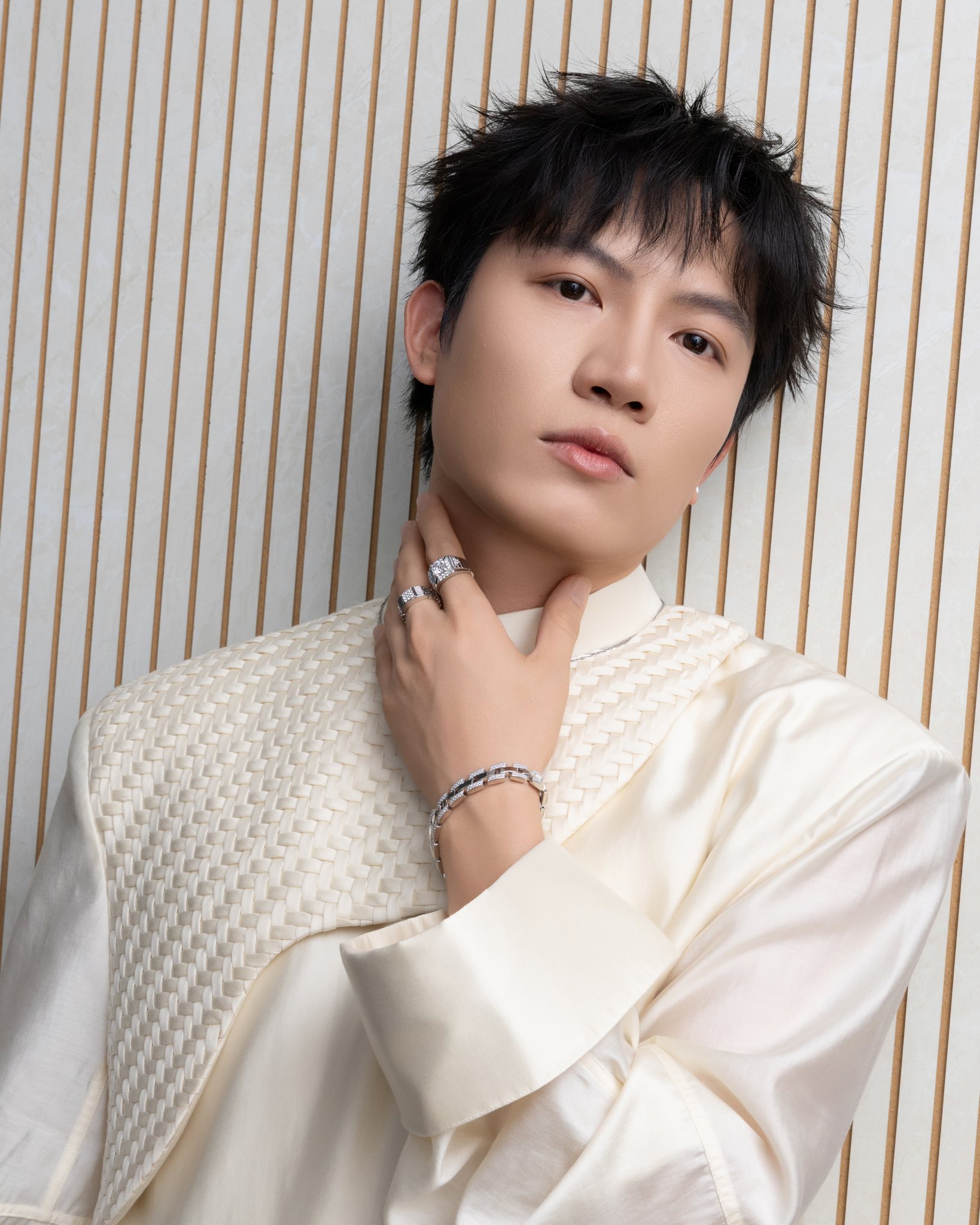 Ca sĩ Anh Tú gây chú ý với giọng hát thực lực (ảnh: FBNV)