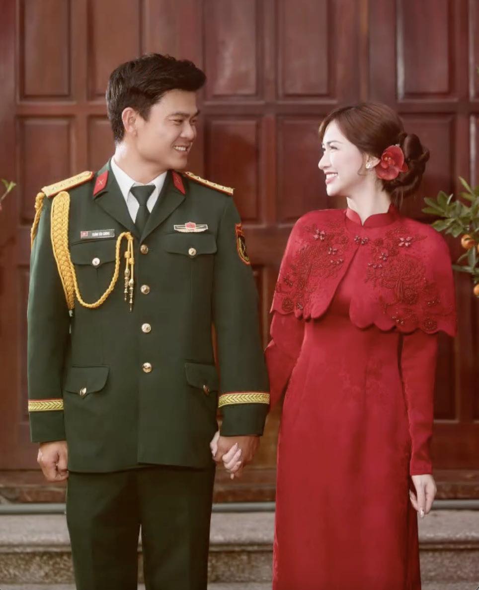 Việc Hòa Minzy bất ngờ công khai bạn trai ngay giữa lúc quảng bá bài hát khiến câu chuyện phía sau ca khúc càng được quan tâm