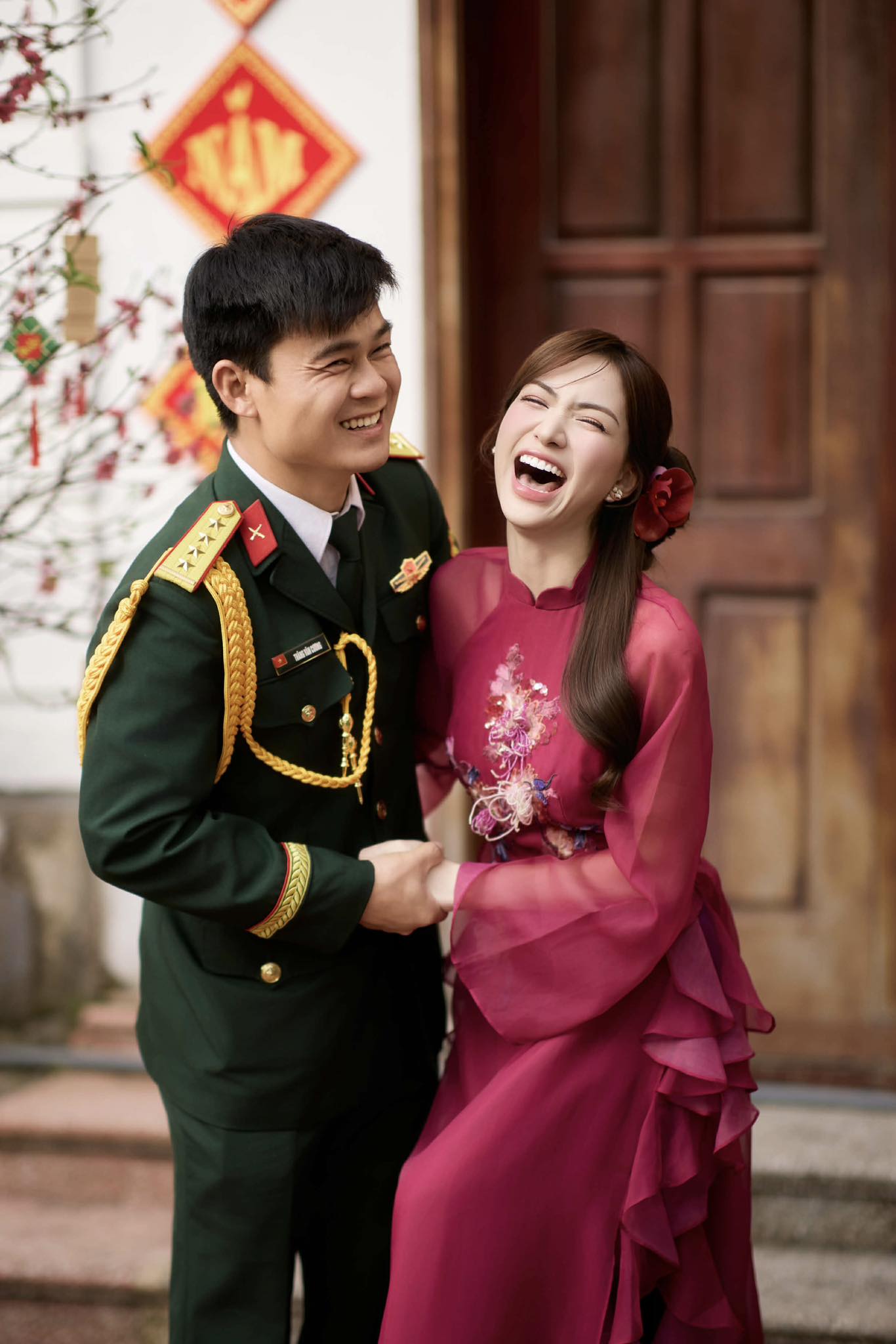 Hoà Minzy và Đại uý Thăng Văn Cương hẹn hò 4 năm trước khi chính thức công khai