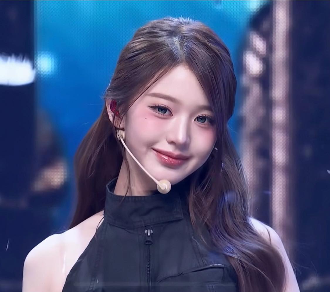 Sinh ngày 31/8/2004, Jang Wonyoung được xem là một trong những biểu tượng nổi bật của Kpop thế hệ thứ 4 (ảnh: FB)