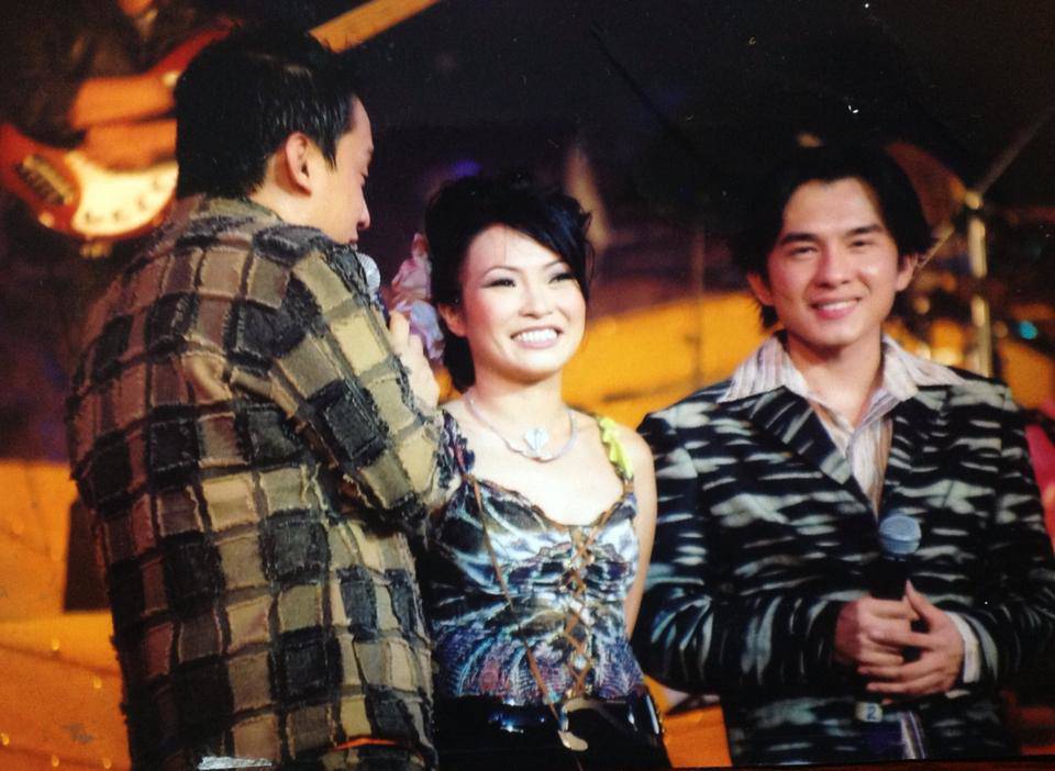 Năm 2001, cô tổ chức liveshow tại Sân vận động Quân khu 7 (TP.HCM), trở thành một trong những ca sĩ Việt đầu tiên đưa chương trình riêng ra không gian sân vận động (ảnh: FB)