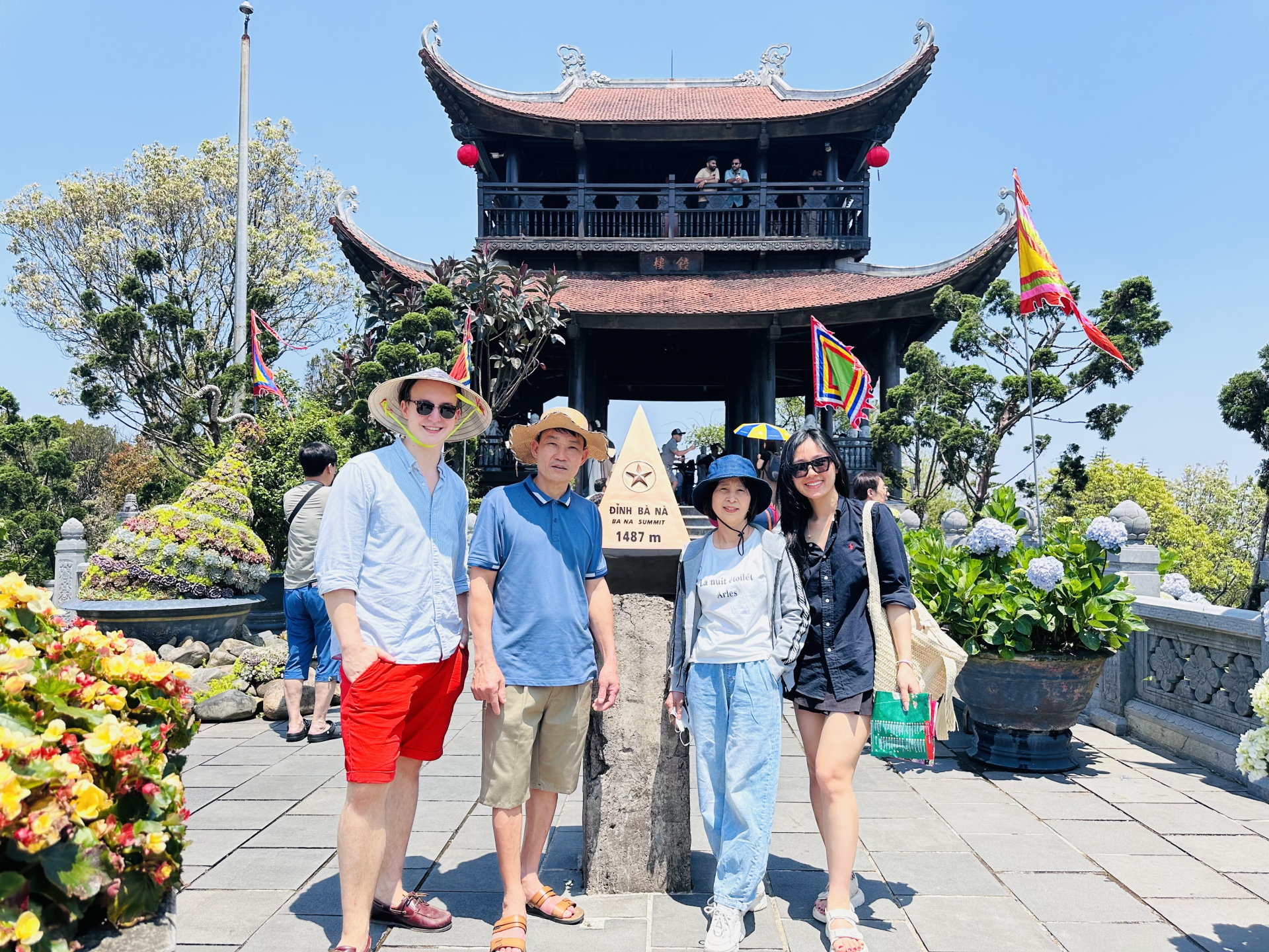 Năm 2025, Huyền thực hiện ước mơ đưa cả nhà đi du lịch. Cô cho biết đây cũng là chuyến đi du lịch đầu tiên bố mẹ được đi máy bay.