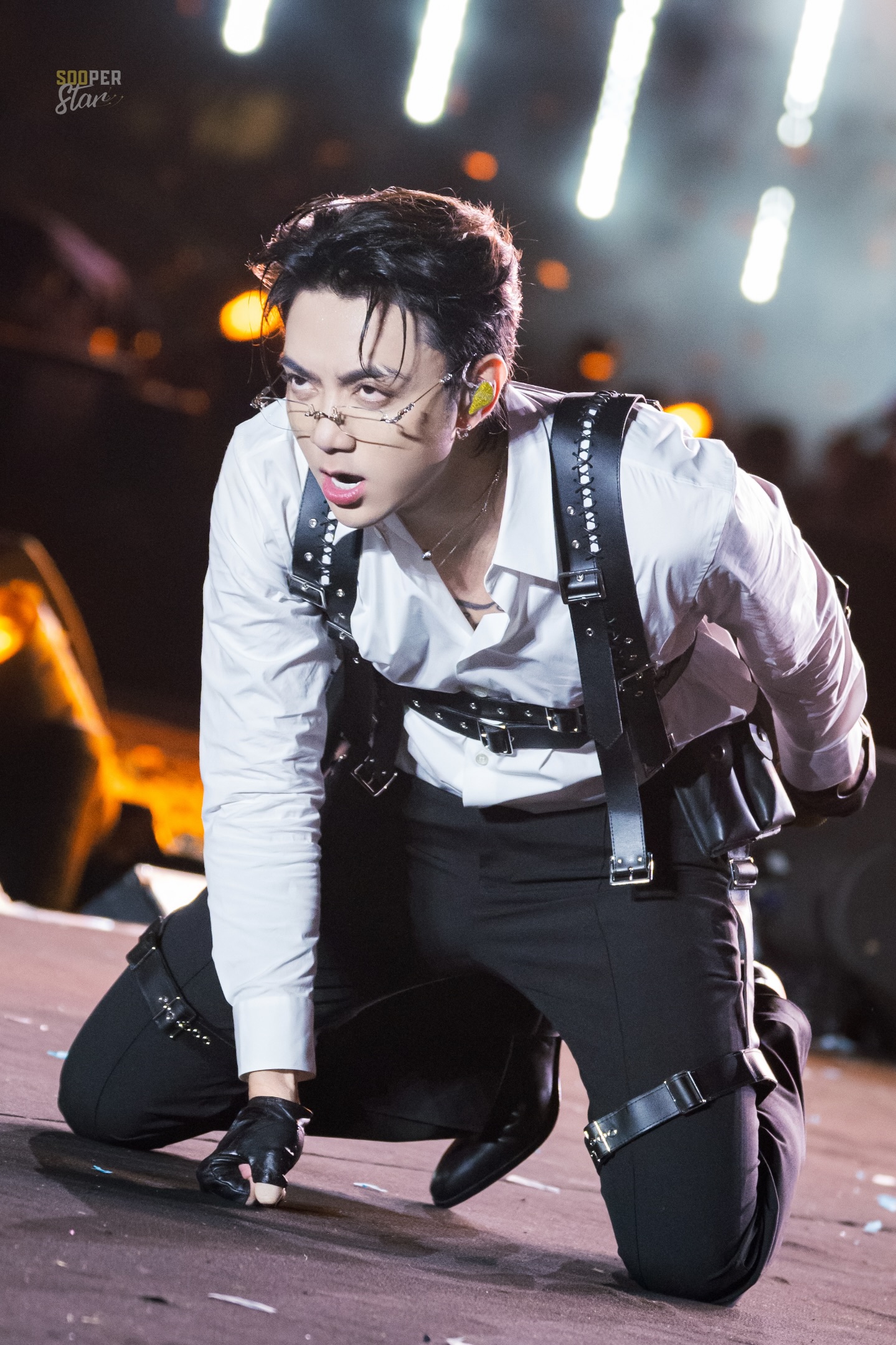 Có thể thấy phần tóc con ở trán của SOOBIN đang trong quá trình dài ra