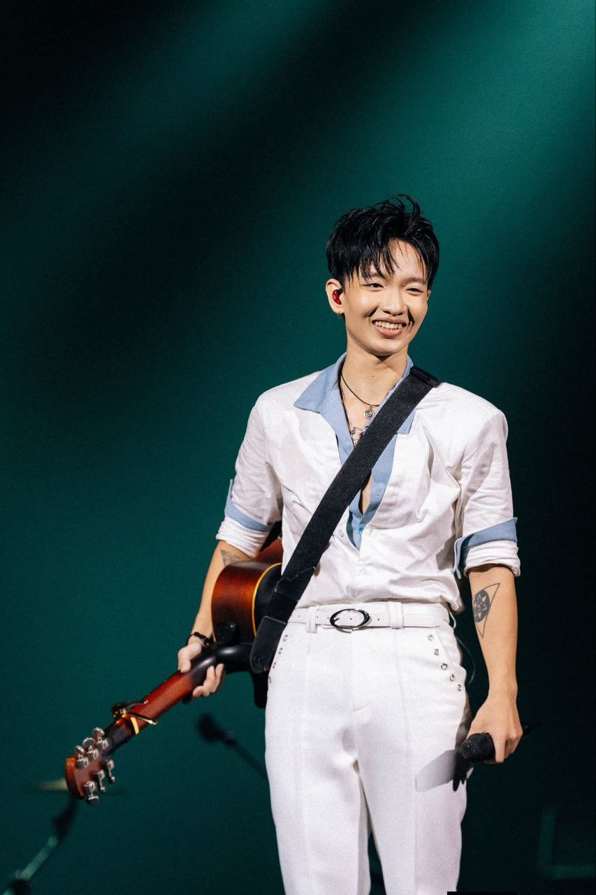 Trước khi trở thành một ngôi sao với những bản hit oanh tạc làng nhạc Việt, Hoàng Dũng từng có một hành trình đầy thử thách và không ít lần muốn bỏ cuộc (ảnh: FB)