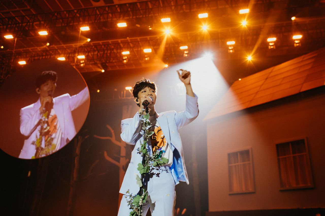 Hoàng Dũng đã tổ chức được cho mình 2 tour concert cùng sự đồng hành của vợ (ảnh: FBNV)