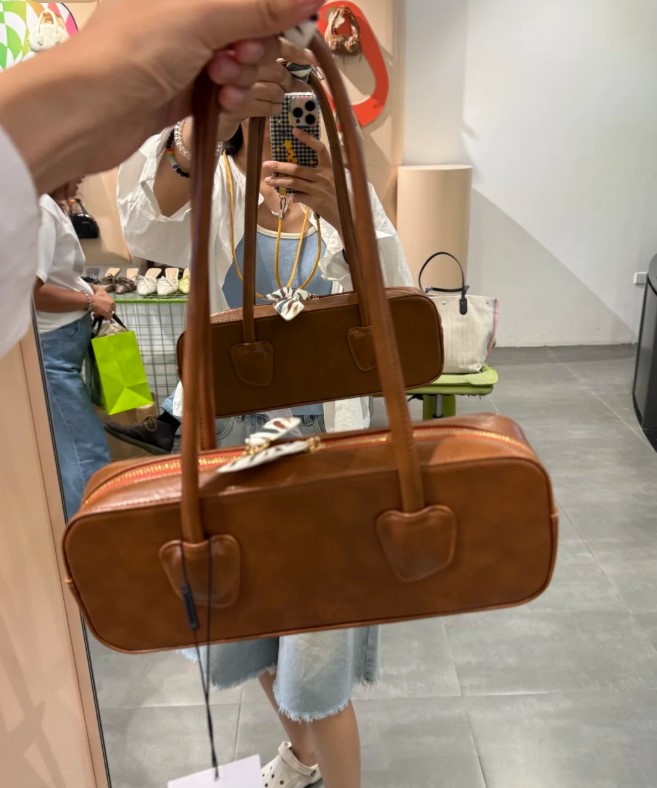 Chị Thảo Vi cho biết có thói quen mua túi và CHAUTFIFTH cũng là một trong những brand yêu thích vì mẫu mã đa dạng, sản phẩm chất lượng. Ảnh minh họa. 