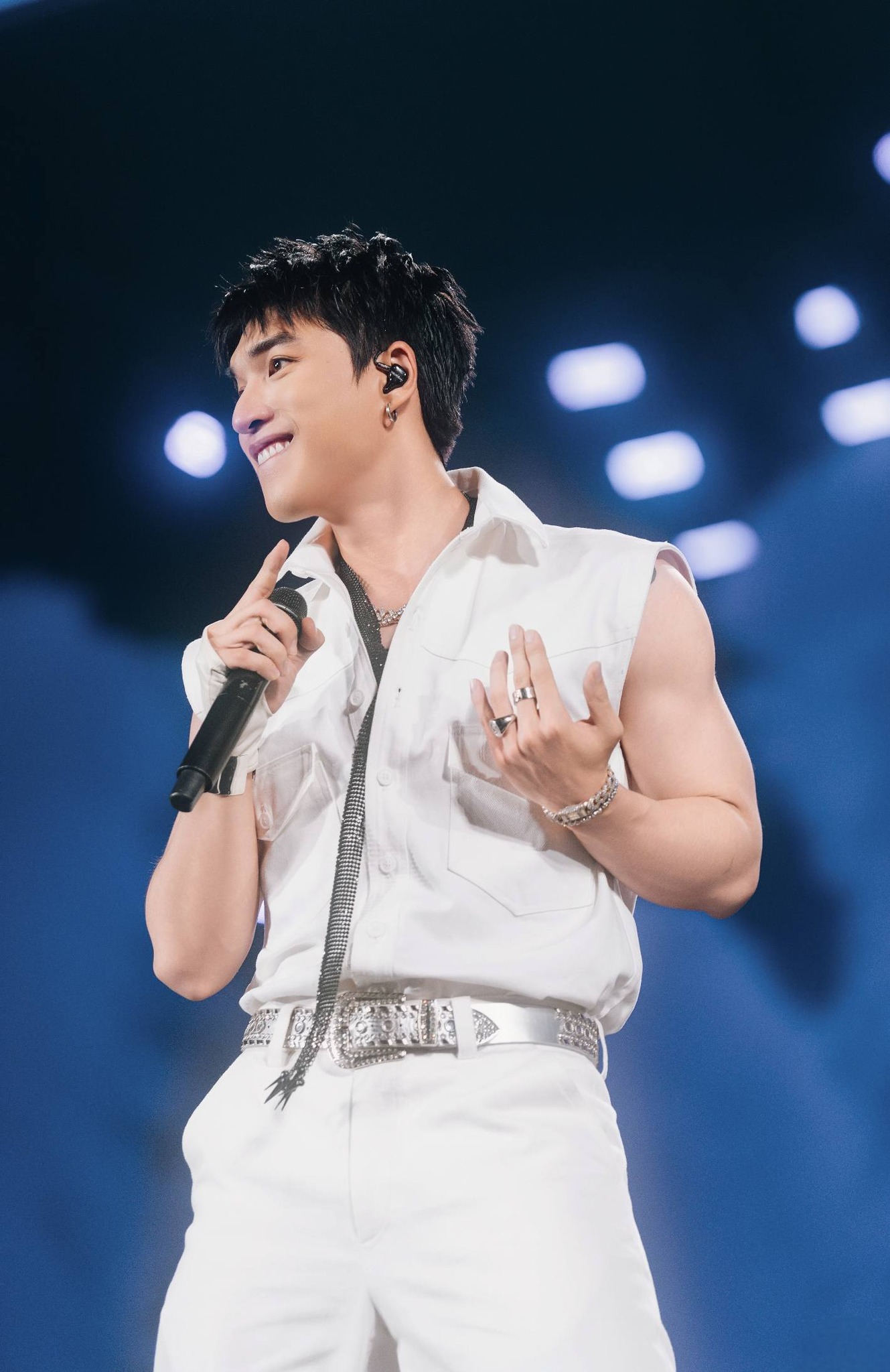 HIEUTHUHAI luôn muốn làm tròn 2 vai trò: rap và hát (ảnh: FBNV)