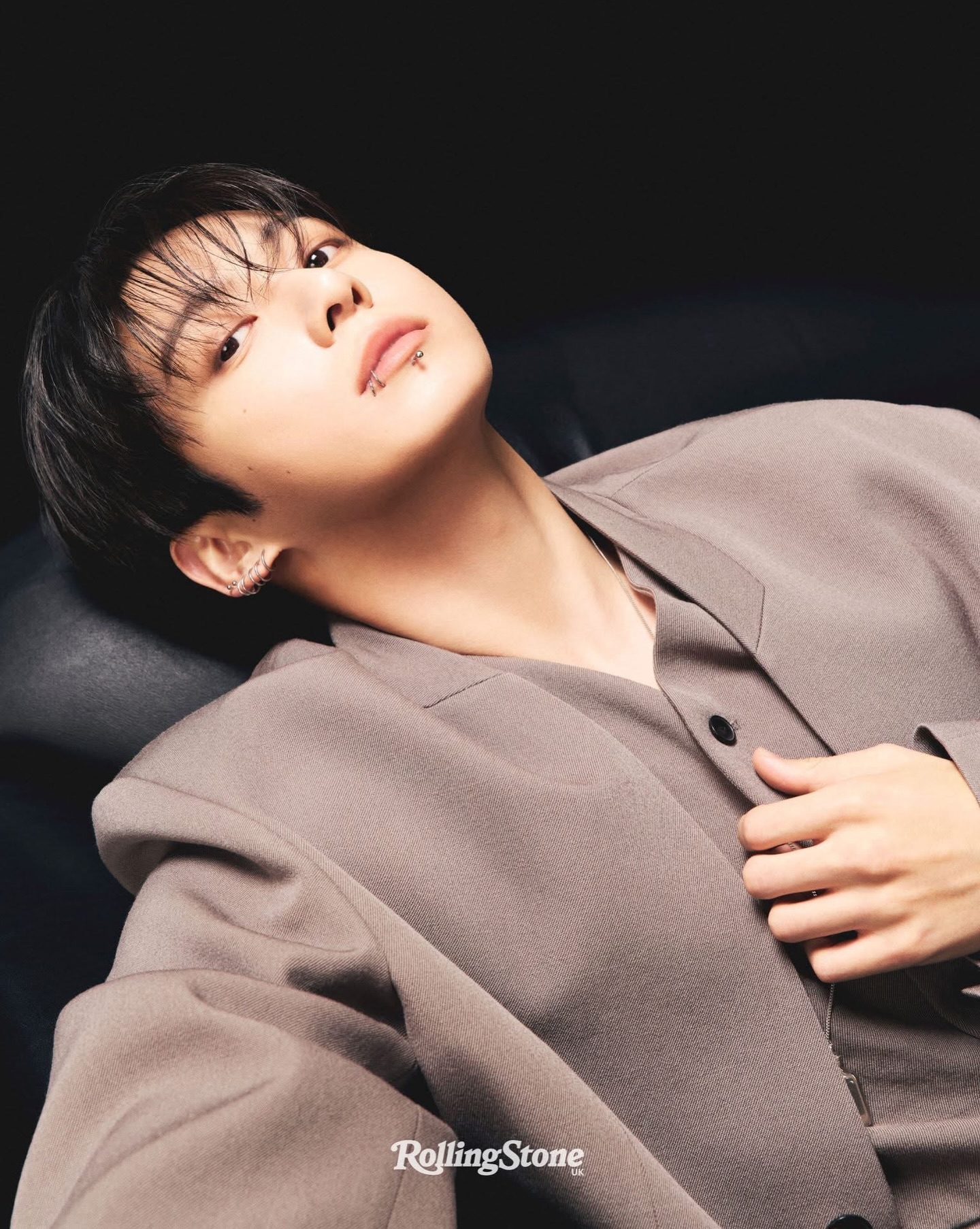 Một trong những lý do quan trọng giúp ca khúc duy trì sức bền ấn tượng tại Việt Nam nằm ở cộng đồng người hâm mộ của BTS nói chung và Jung Kook nói riêng (ảnh: X)