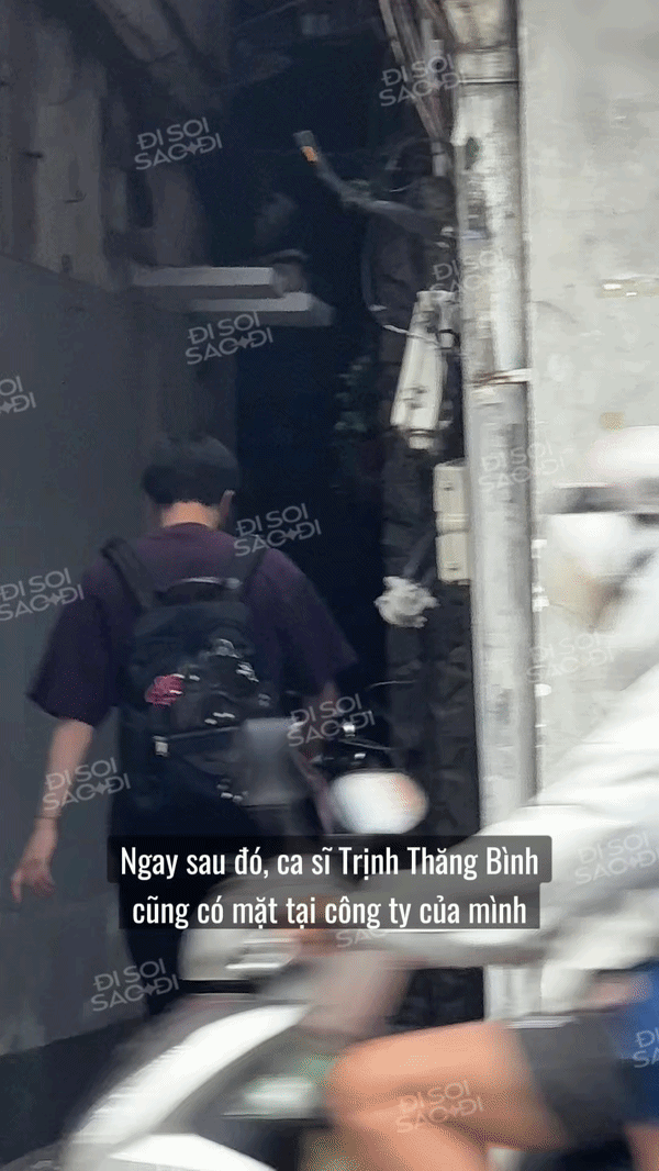 Giọng ca Người Ấy mặc đồ đơn giản, có mặt tại công ty ngay sau đó