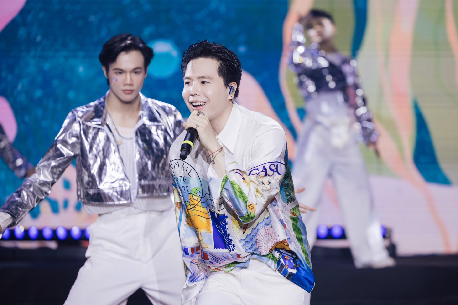 Sau giai đoạn điều trị và phục hồi, Trịnh Thăng Bình quay trở lại với sân khấu trong trạng thái tích cực hơn (ảnh: FBNV)