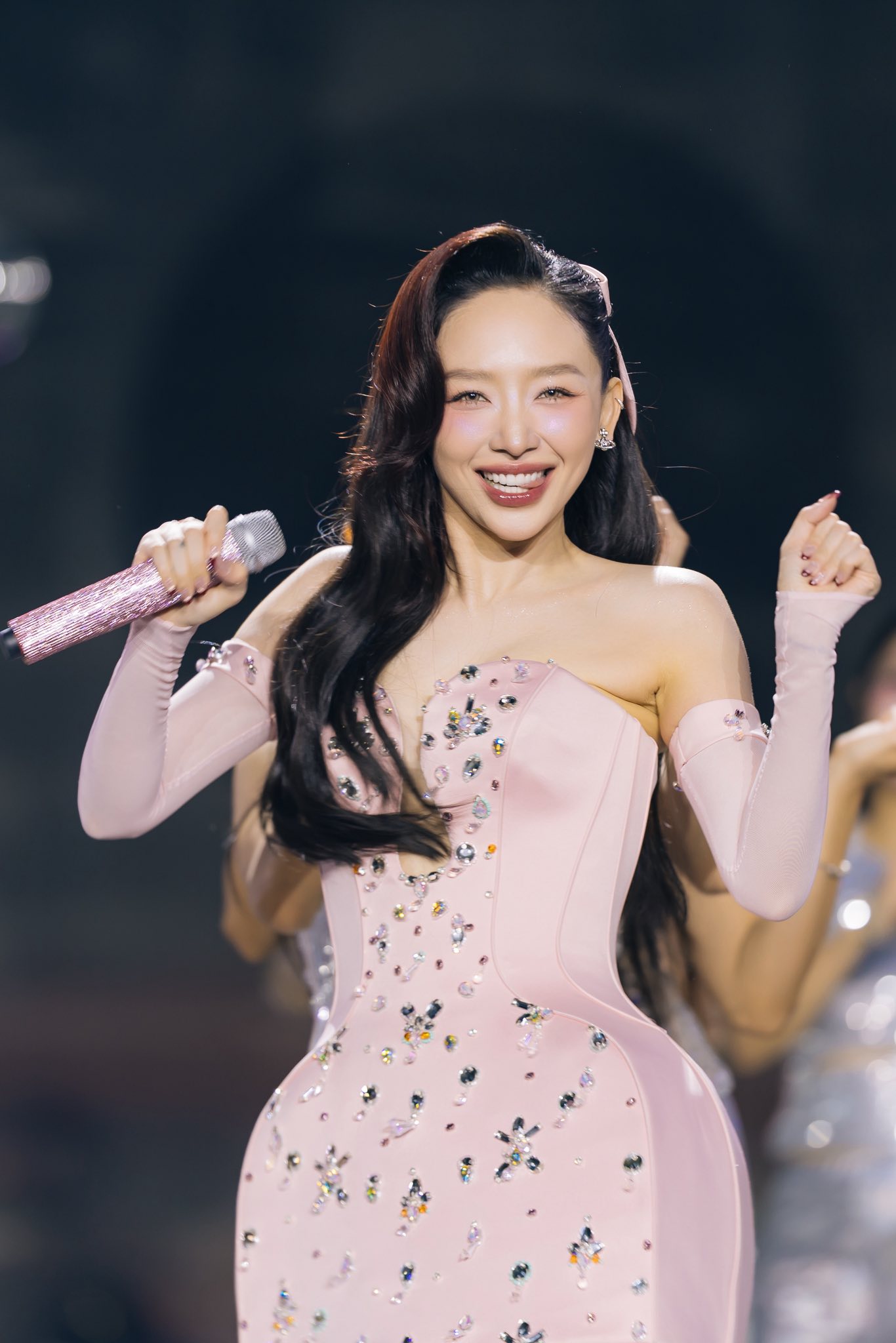 Tóc Tiên là Quán quân mùa 2, được fan gọi với danh xưng 