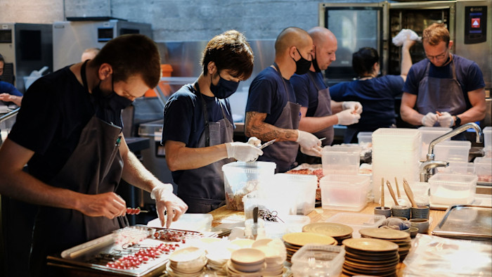 Nhiều nhân sự cấp cao của Noma cũng bắt đầu có hành vi bạo lực