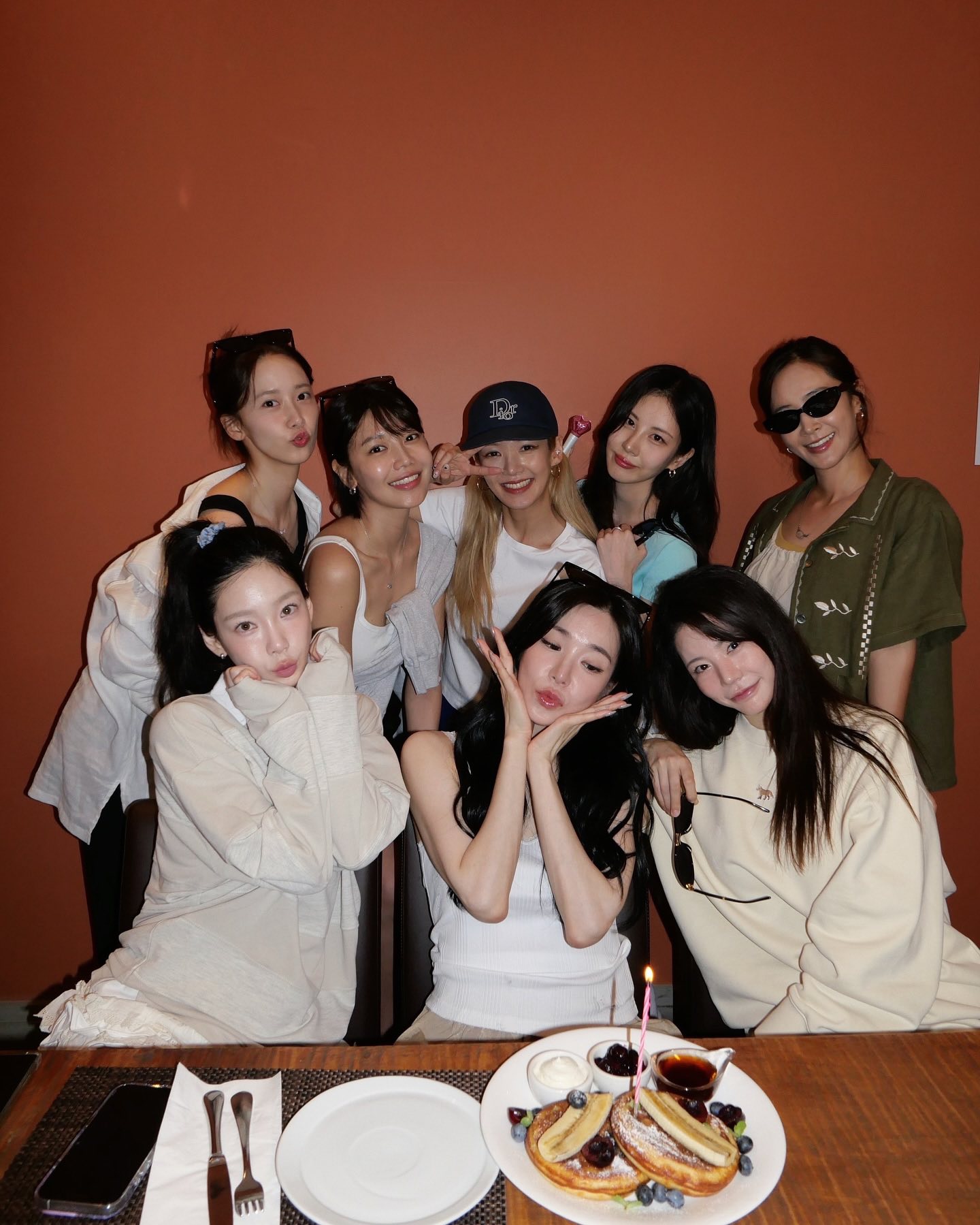 Cuộc gặp mỗi năm của SNSD đều khiến người hâm mộ bồi hồi (ảnh: IG)