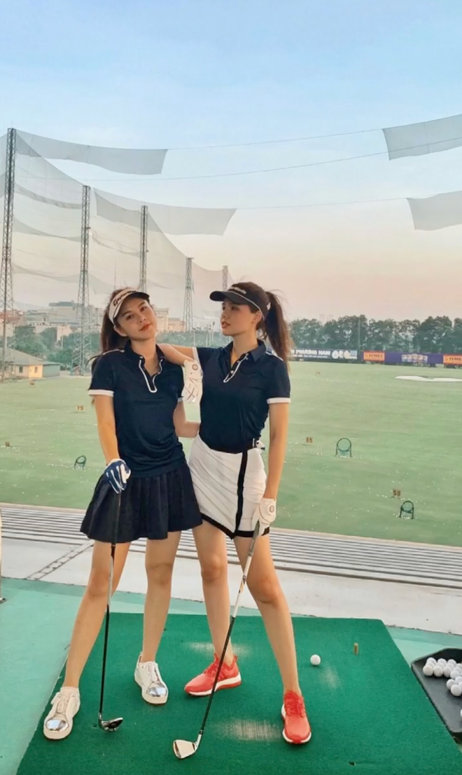 Phanh Lee và Thu Hoài đi tập golf
