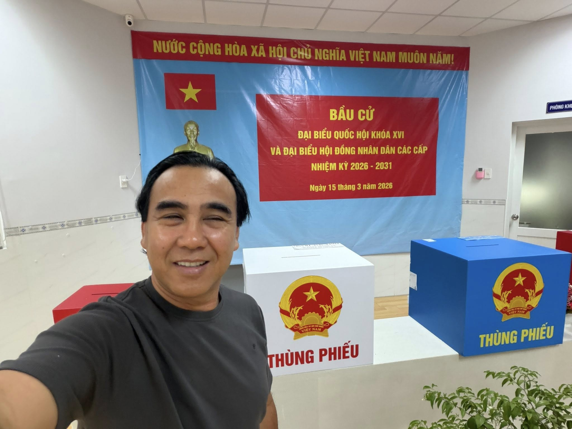 Dàn nghệ sĩ Việt tự hào, rạng rỡ đi bầu cử sáng nay! 