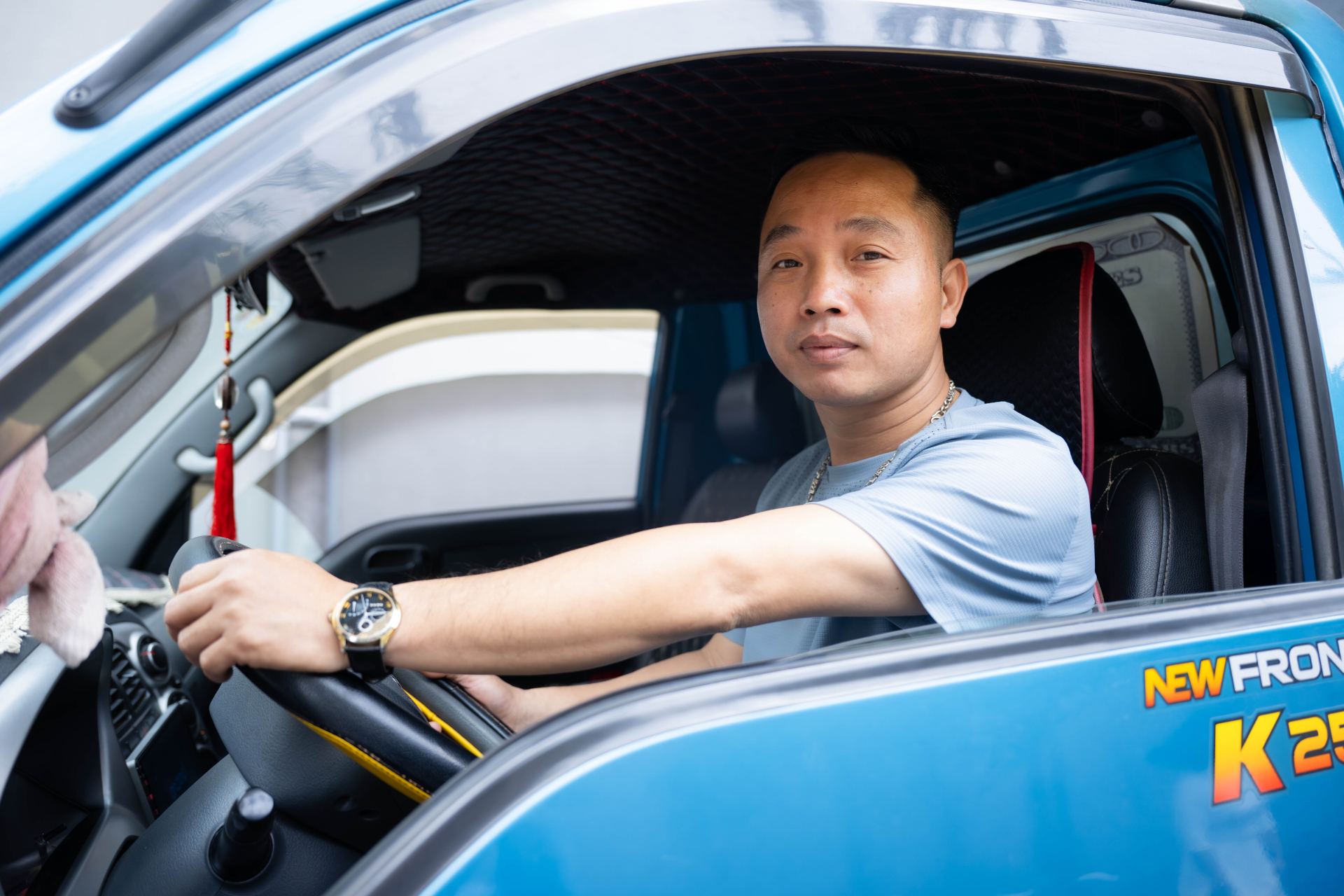 Chú Chu Tuấn - bố của Phương Anh hiện vẫn đang làm công việc lái xe tải