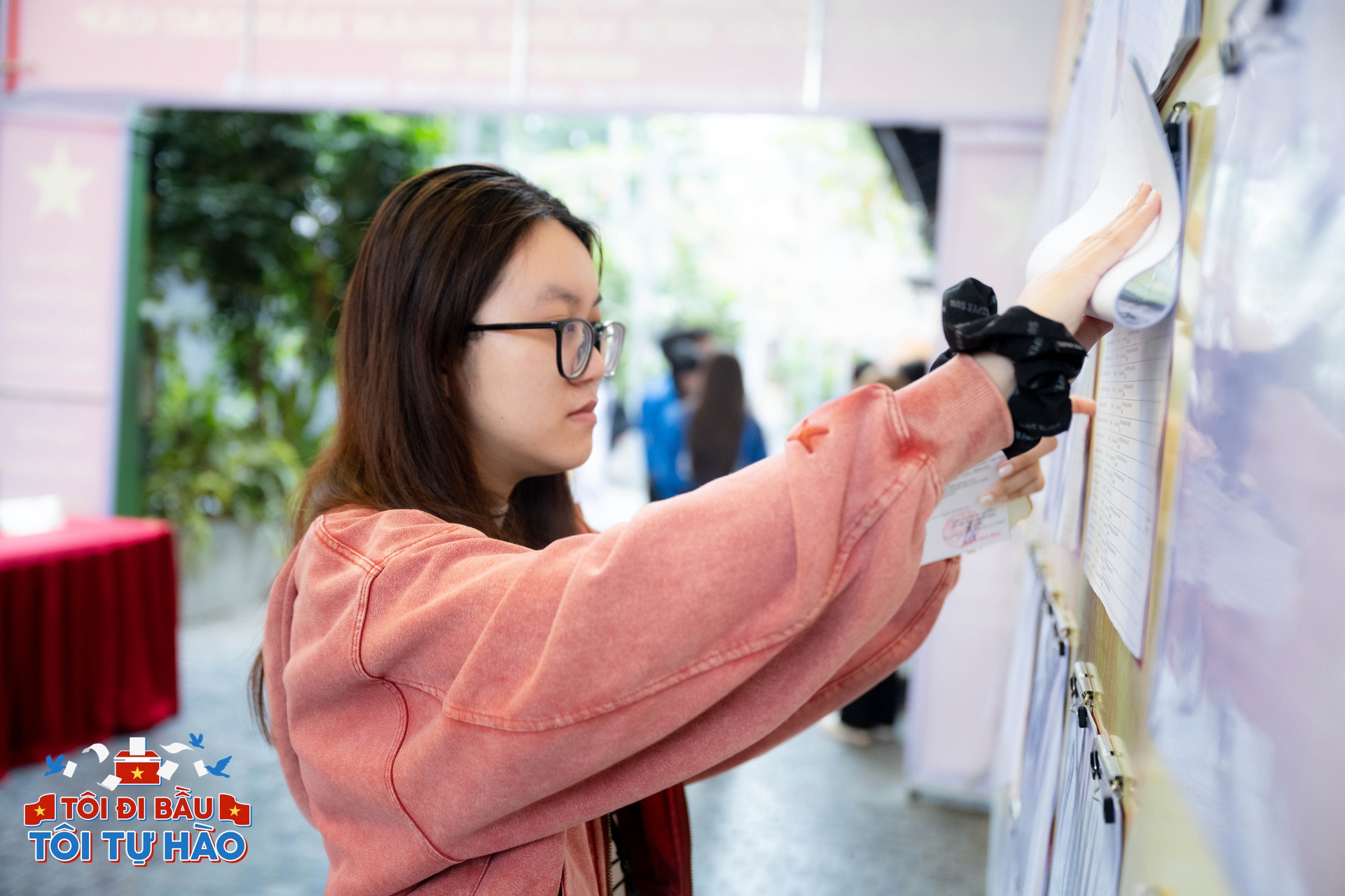 18 tuổi lần đầu đi bầu cử: Dậy từ 5h sáng vì hồi hộp, thấy bản thân