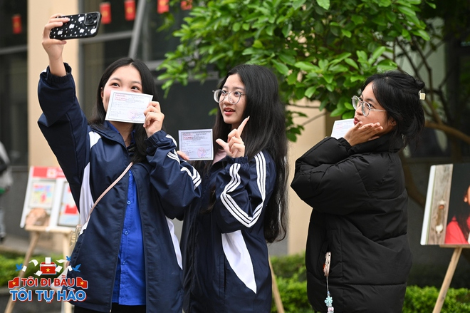 Điều cực kỳ quan trọng KHÔNG được làm khi đi bầu cử ngày hôm nay mà nhiều người trẻ hoàn toàn quên mất