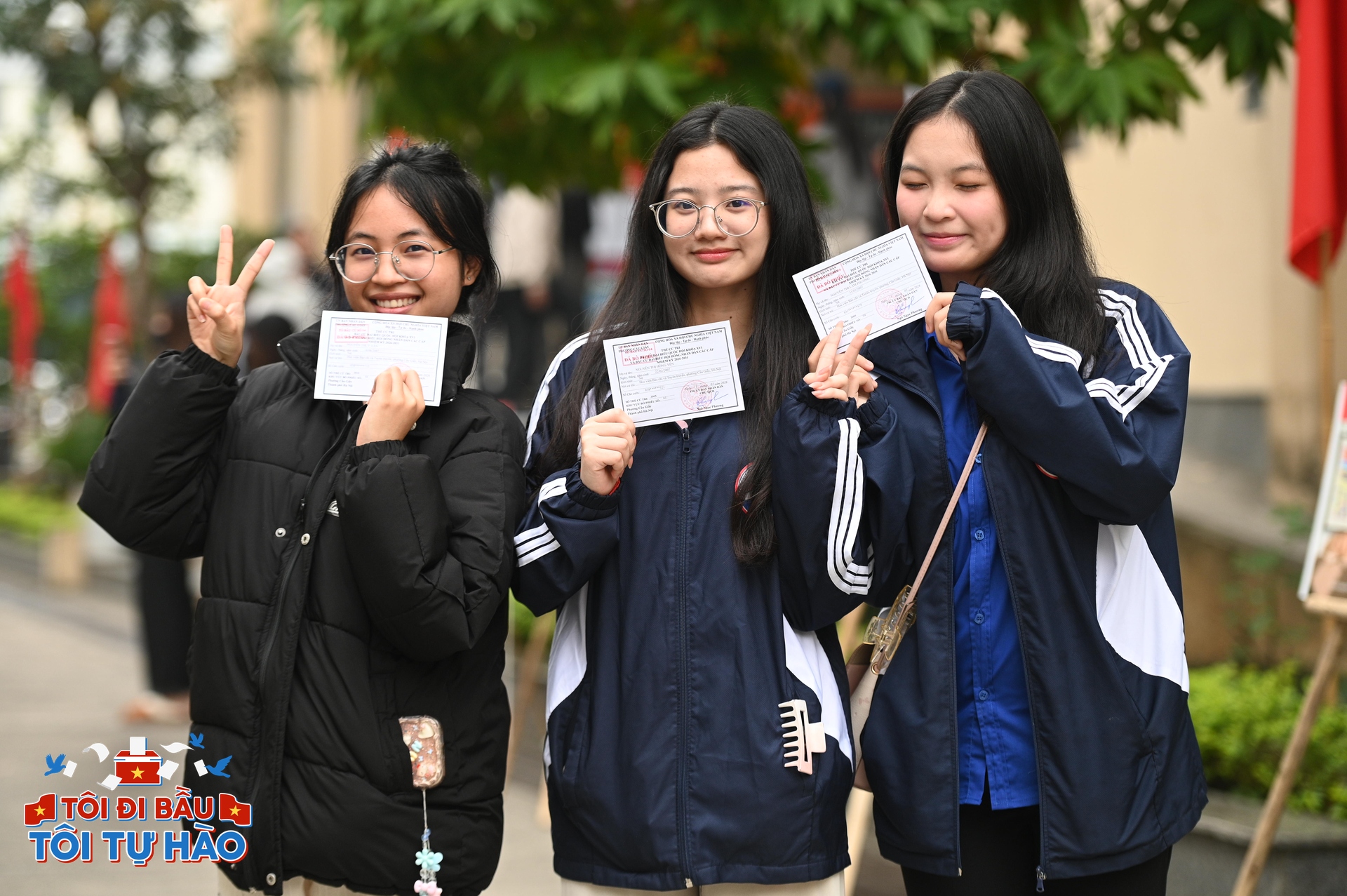 18 tuổi lần đầu đi bầu cử: Dậy từ 5h sáng vì hồi hộp, thấy bản thân