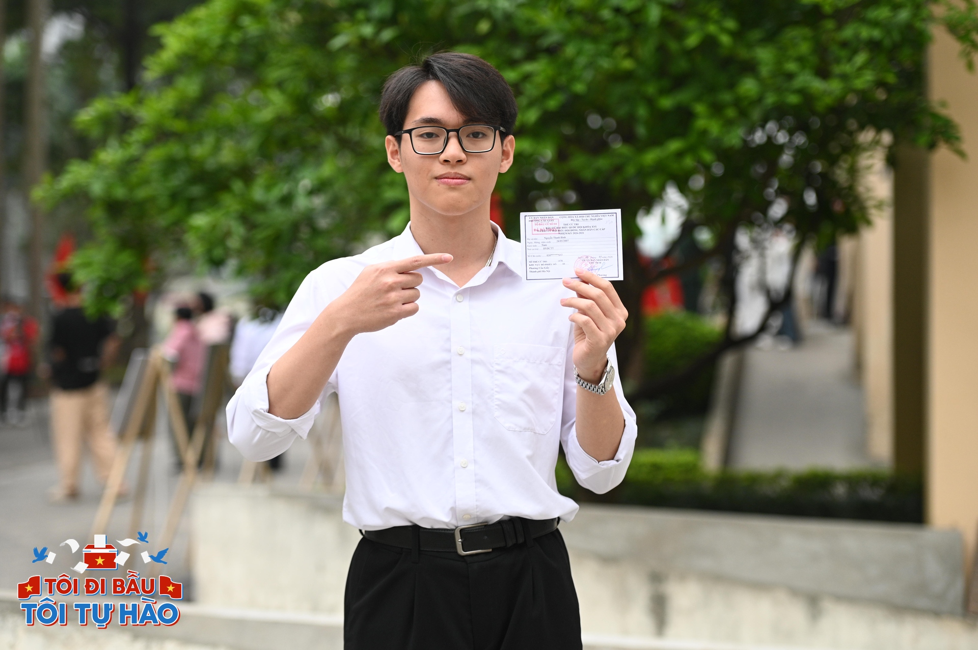 18 tuổi lần đầu đi bầu cử: Dậy từ 5h sáng vì hồi hộp, thấy bản thân