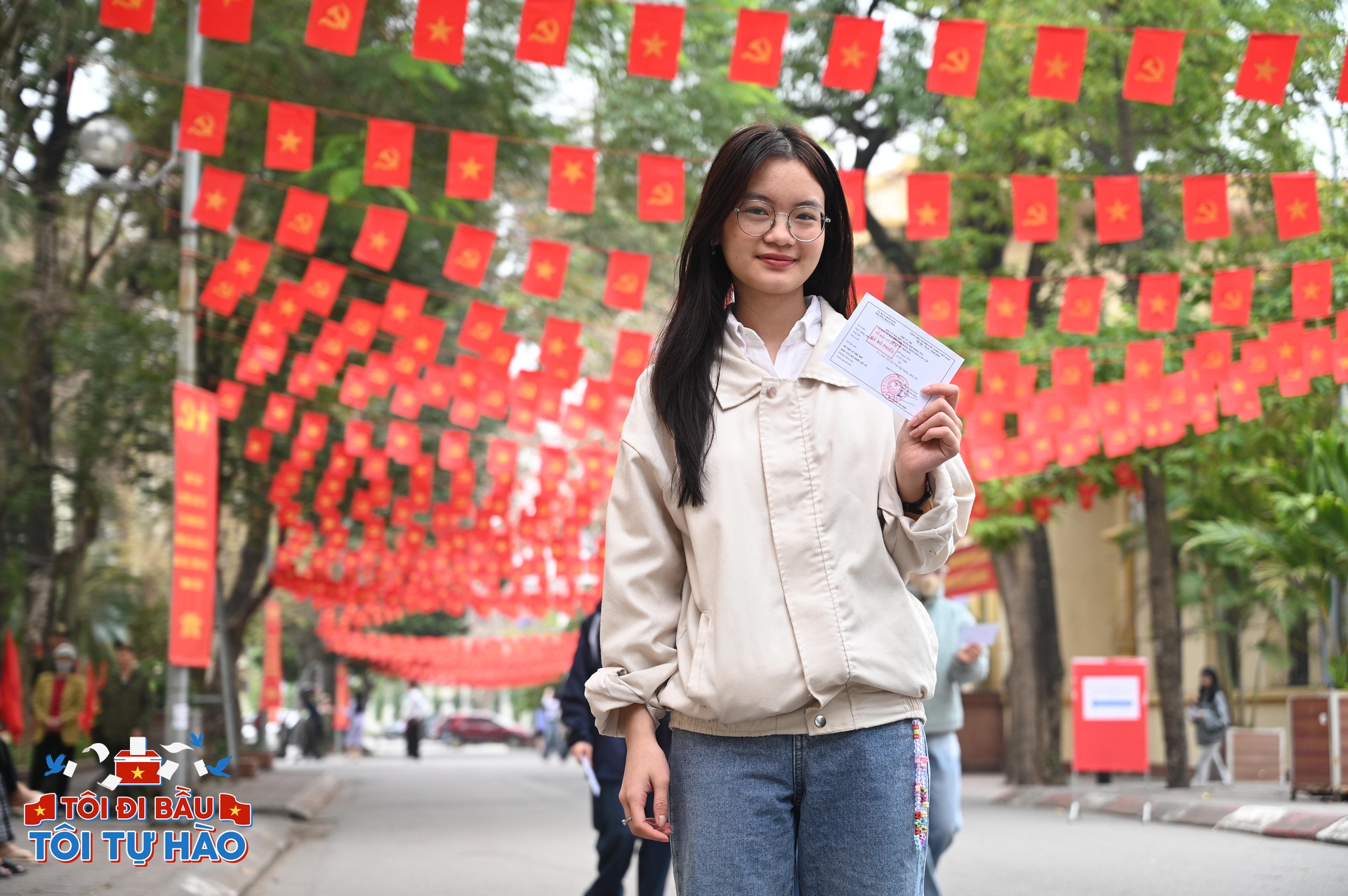18 tuổi lần đầu đi bầu cử: Dậy từ 5h sáng vì hồi hộp, thấy bản thân