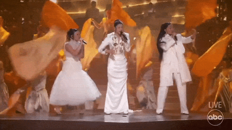 Lee Jae có màn trình diễn đầy cảm xúc trên sân khấu Oscar năm nay. Ảnh: Nate