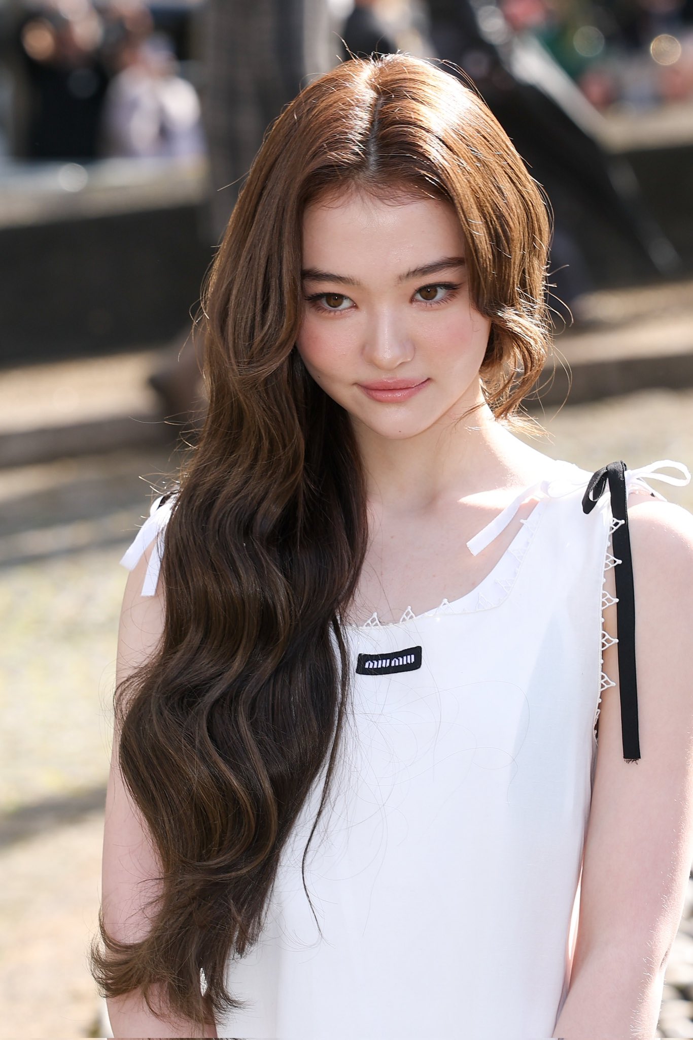 Bé gái đẹp nhất thế giới nay là ca sĩ nổi tiếng: Nhan sắc ngày càng khác lạ, vừa lớn đã xóa sổ quá khứ 