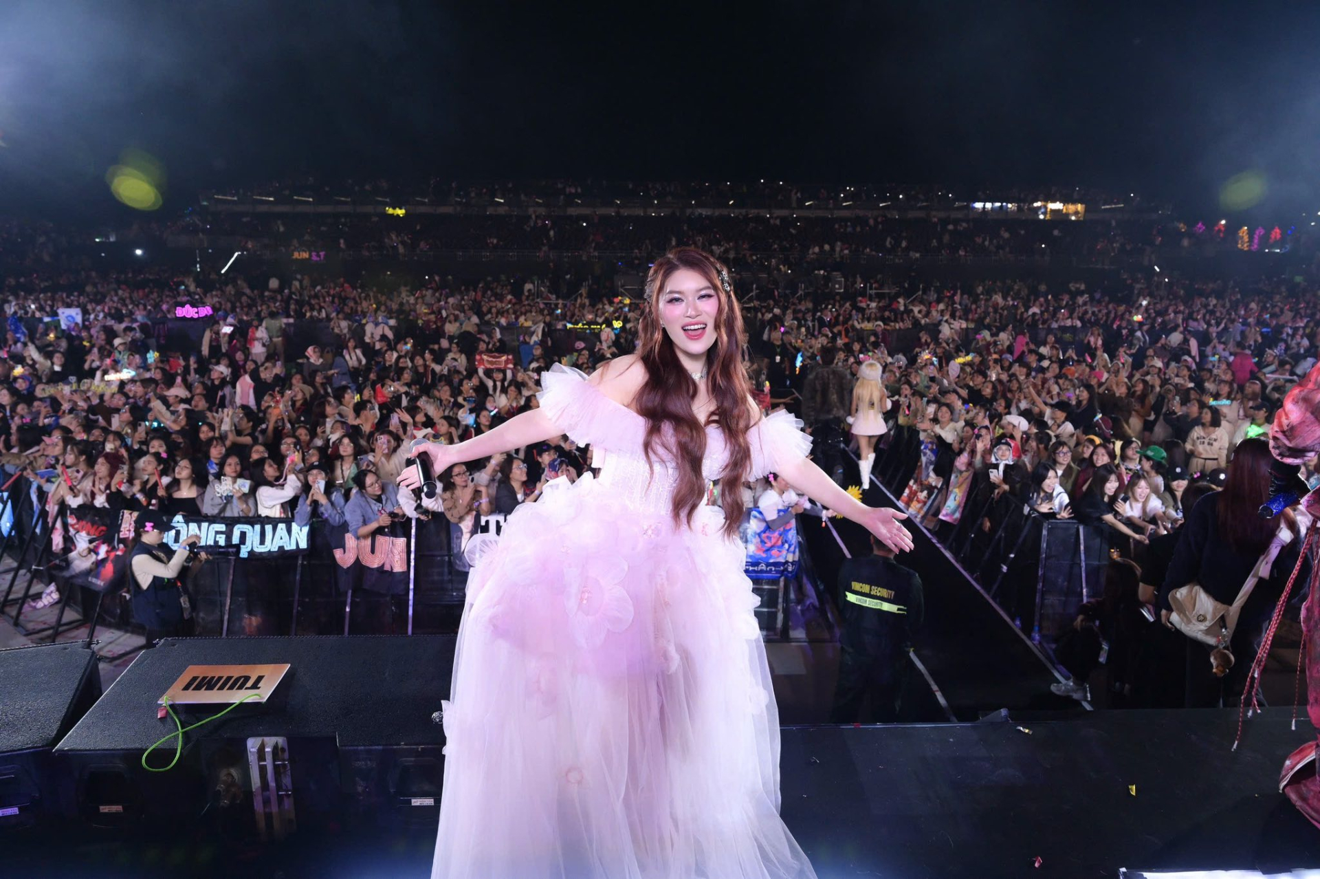 Để quảng bá cho MV mới, Ngọc Thanh Tâm sẽ thực hiện 1 school tour đến các trường học tại TP.HCM trong tháng 3 này (ảnh: FBNV)