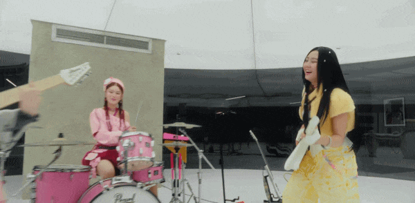 Ngọc Thanh Tâm mời nhiều người nổi tiếng tham gia MV