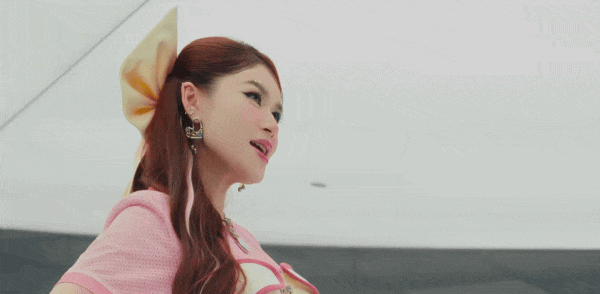 Ái nữ tập đoàn nghìn tỷ không tiếc tiền đầu tư MV